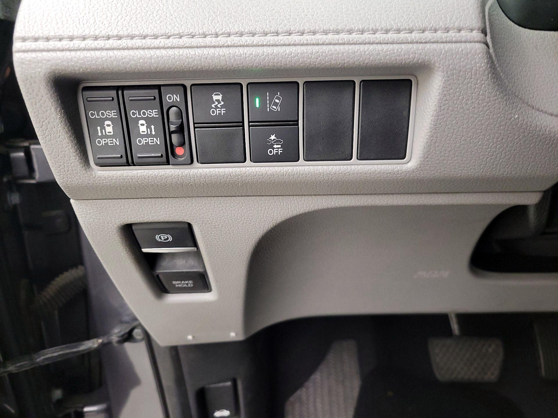 Thumbnail: 2019 Honda Odyssey - 13