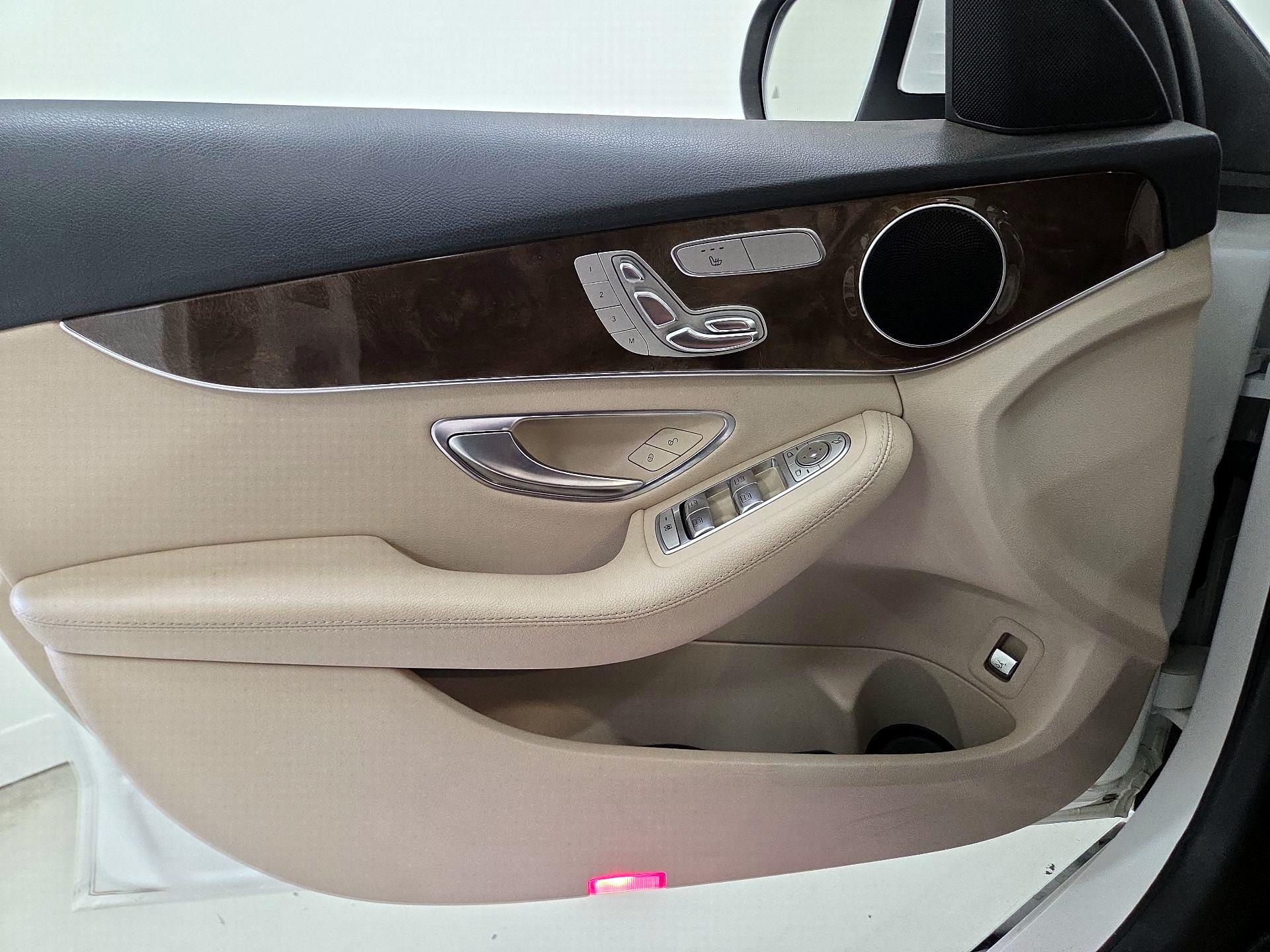Thumbnail: 2016 Mercedes-Benz C-Class - 12