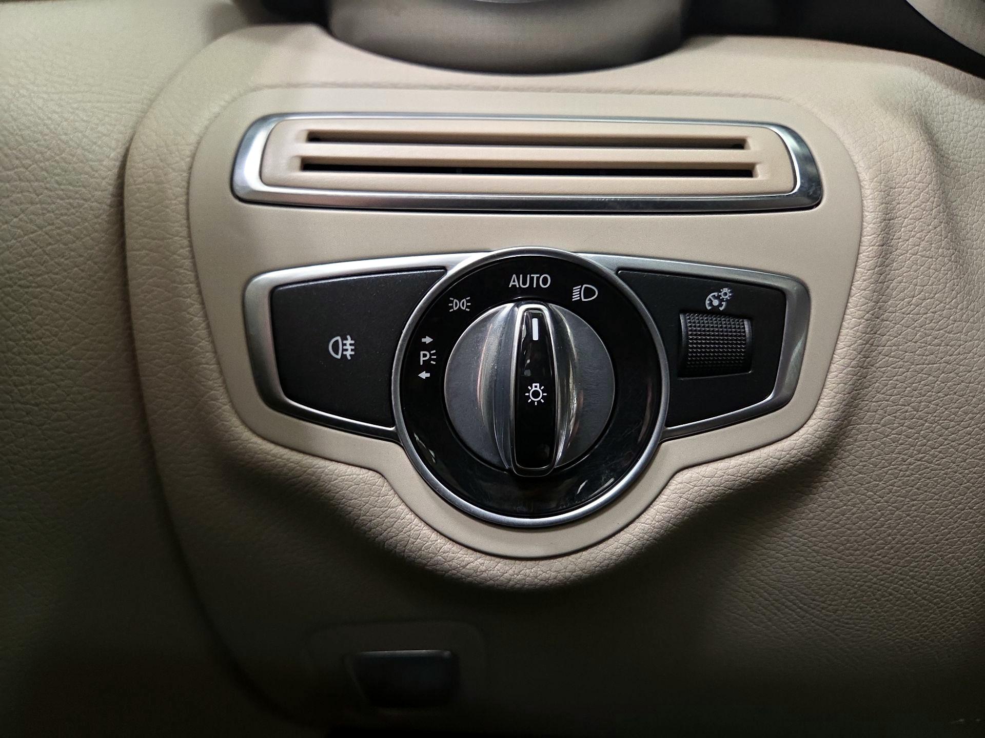 Thumbnail: 2016 Mercedes-Benz C-Class - 13