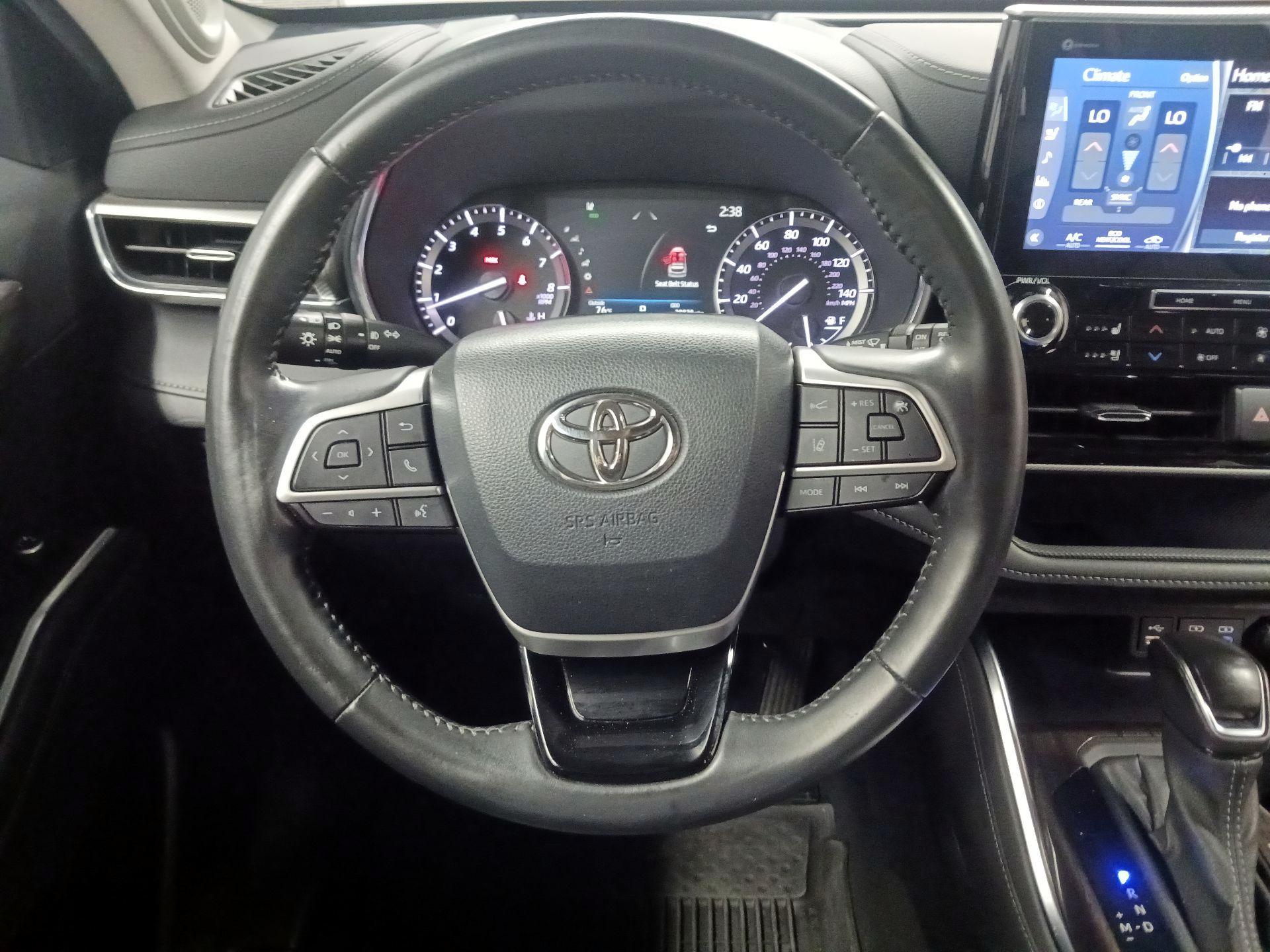 Thumbnail: 2022 Toyota Highlander - 10