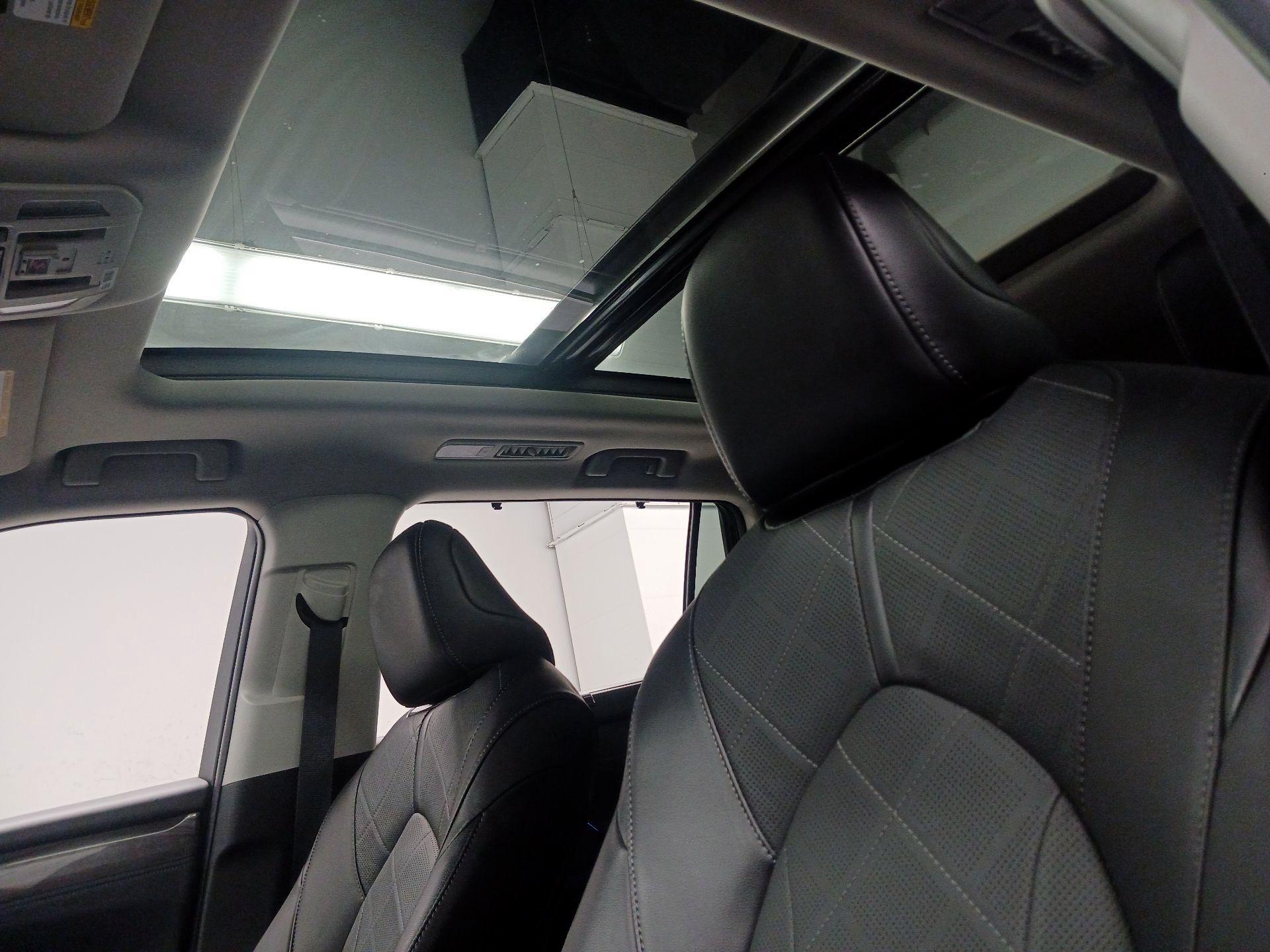 Thumbnail: 2022 Toyota Highlander - 19