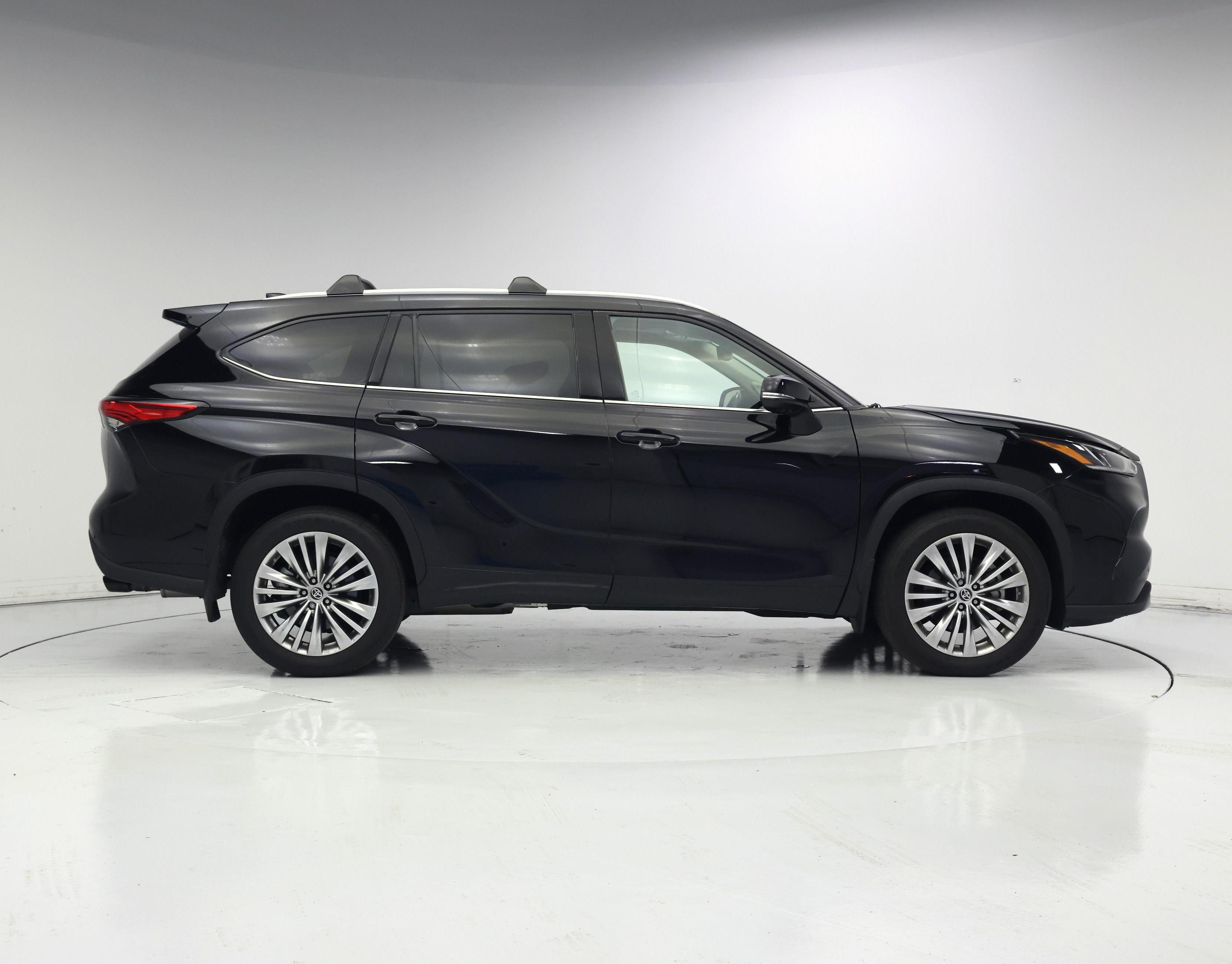 Thumbnail: 2022 Toyota Highlander - 7