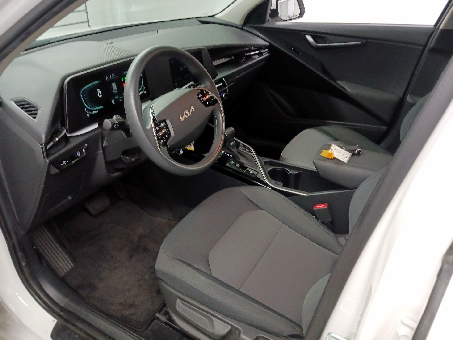 Thumbnail: 2024 Kia Niro - 9