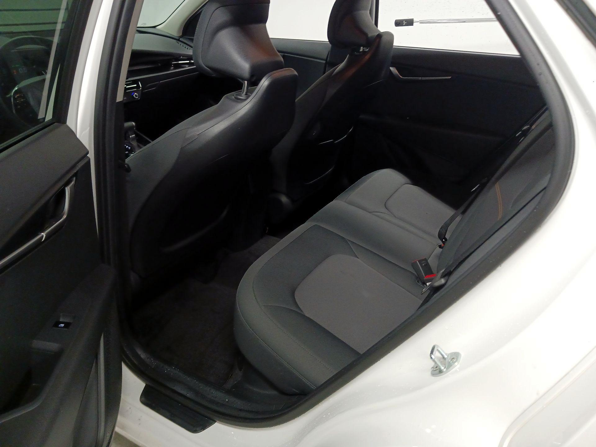 Thumbnail: 2024 Kia Niro - 17