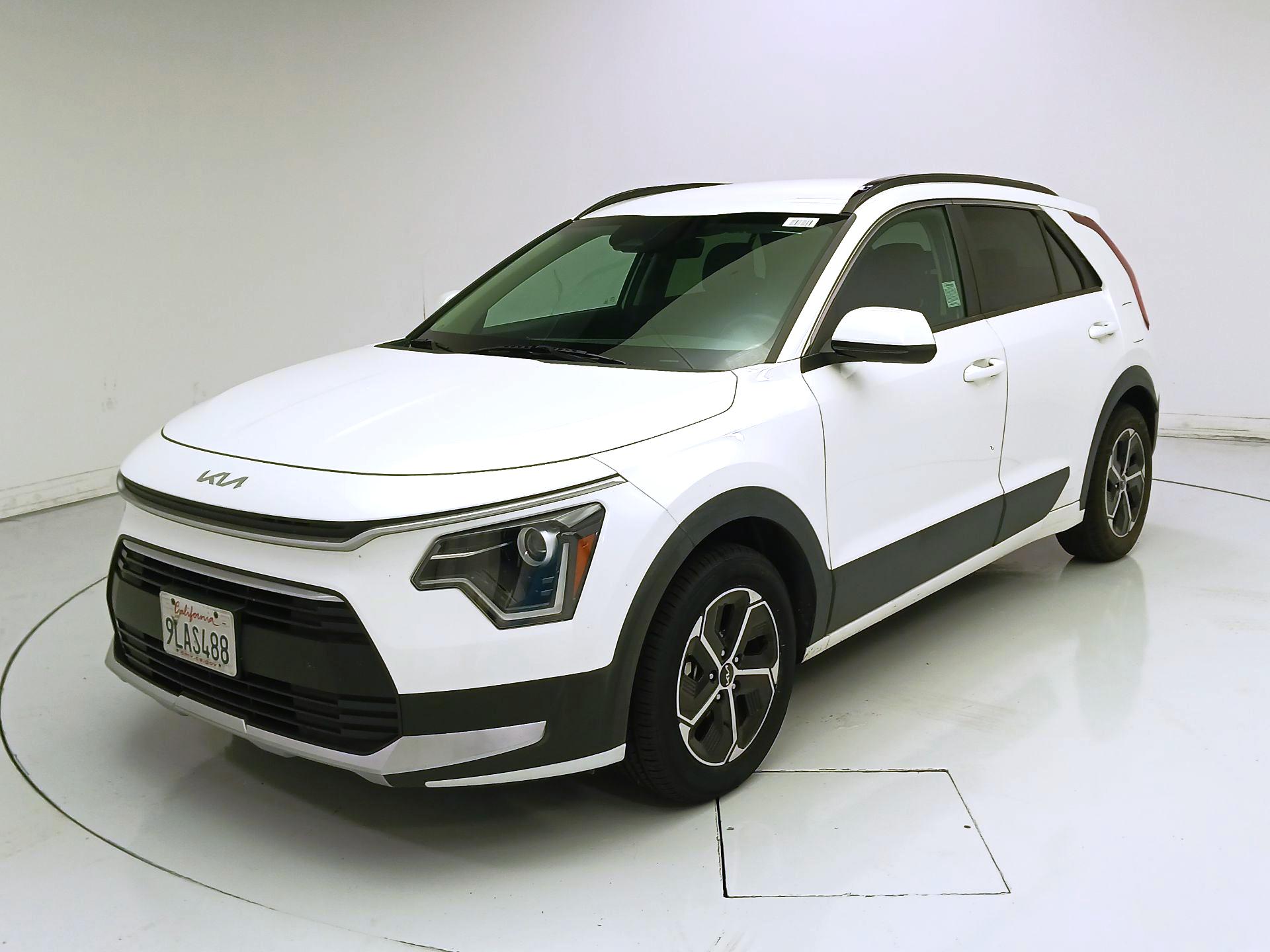 Thumbnail: 2024 Kia Niro - 3