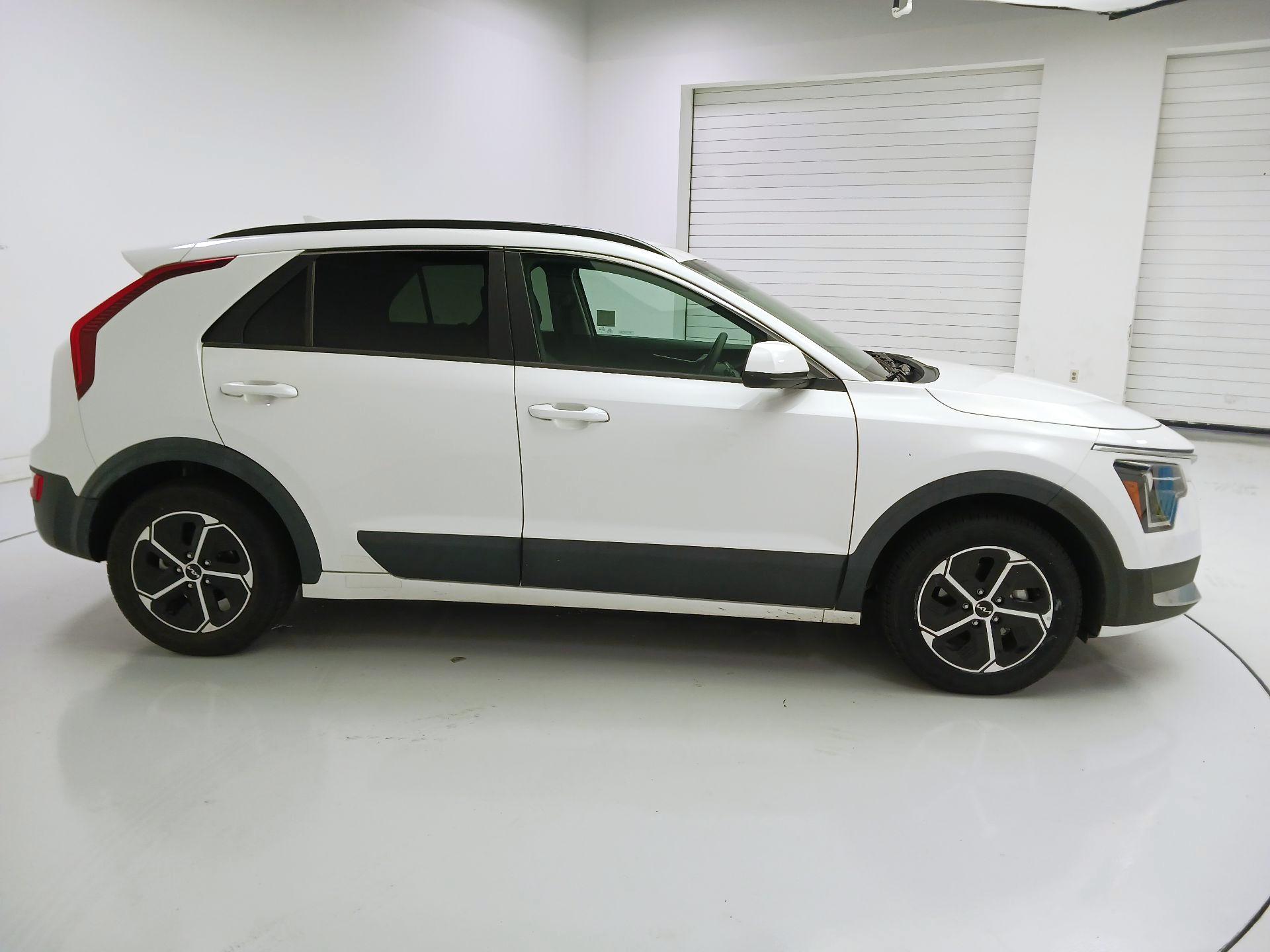 Thumbnail: 2024 Kia Niro - 4