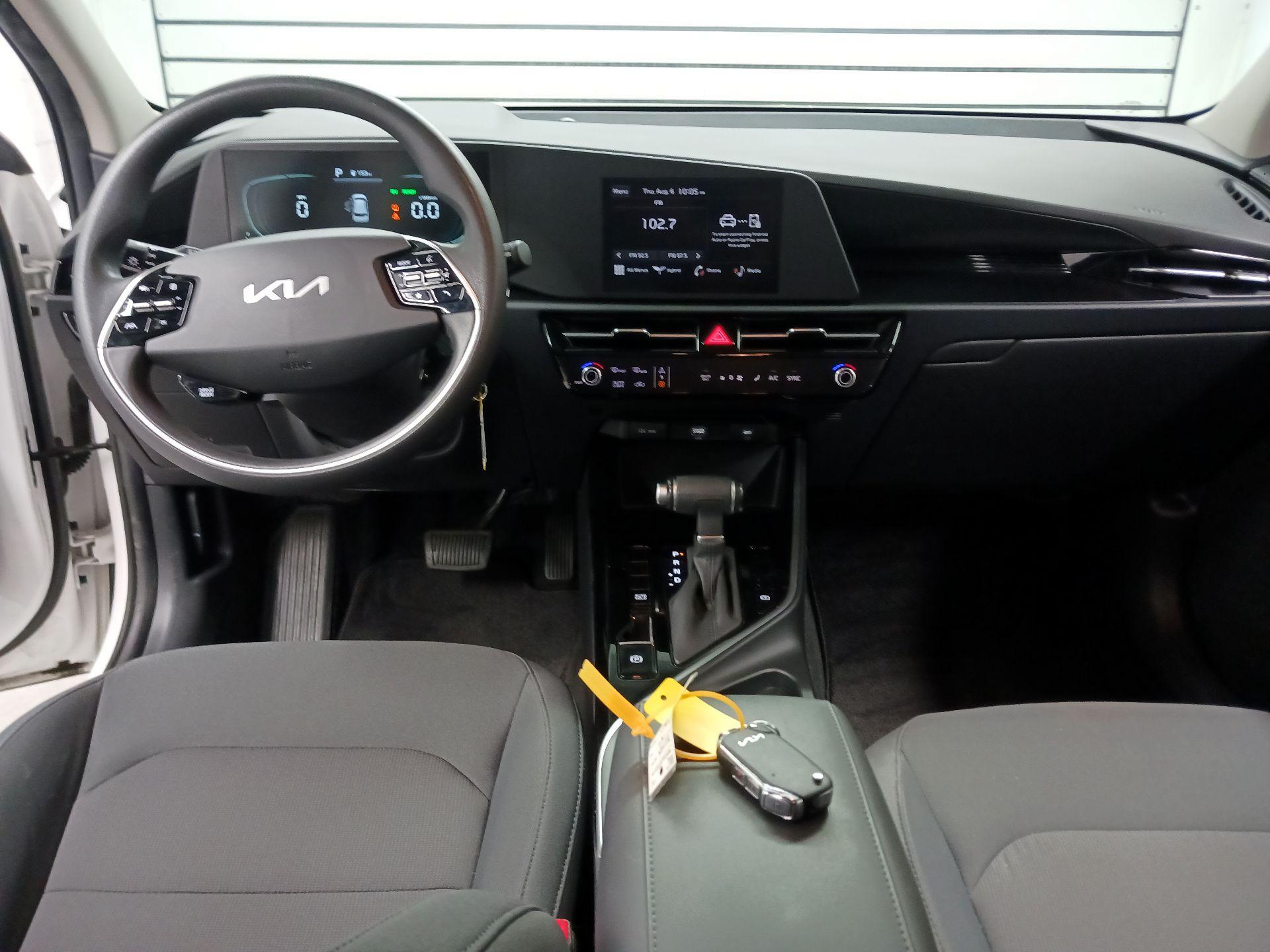 Thumbnail: 2024 Kia Niro - 8
