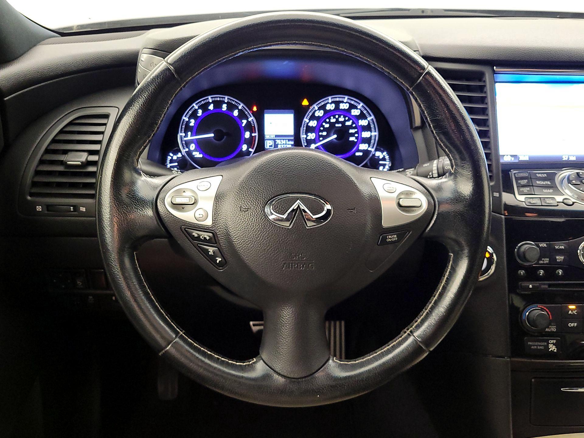 Thumbnail: 2017 INFINITI QX70 - 10