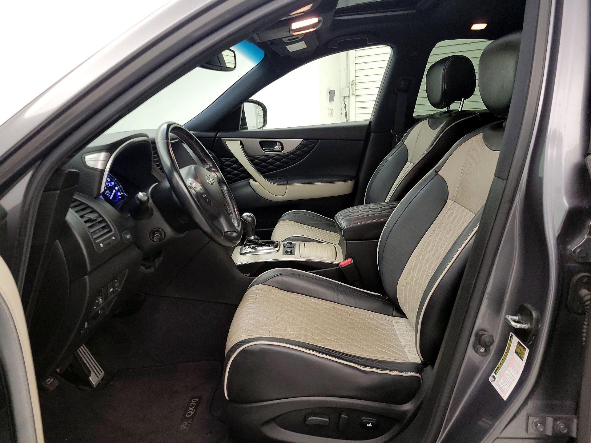 Thumbnail: 2017 INFINITI QX70 - 11