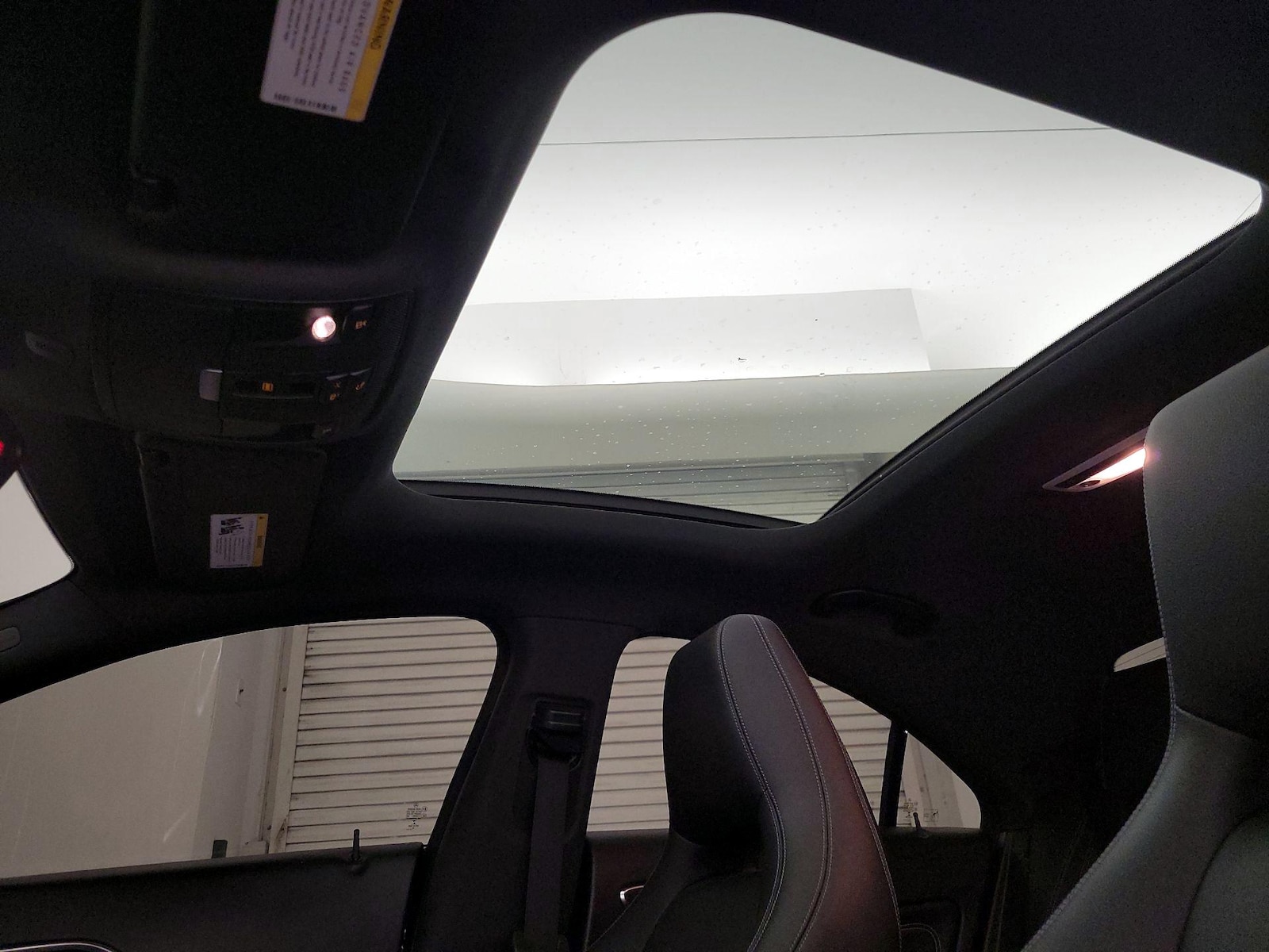 Sunroof(s) & Overhead Airbags