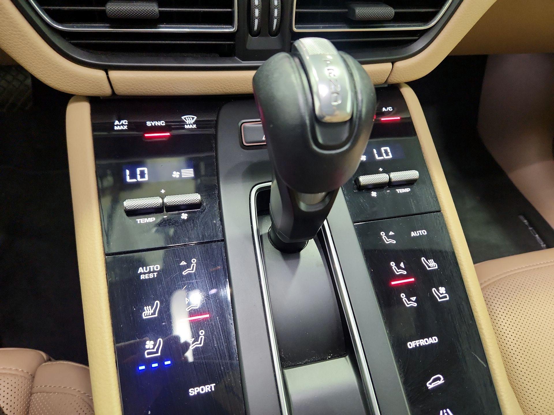 Thumbnail: 2022 Porsche Macan - 17