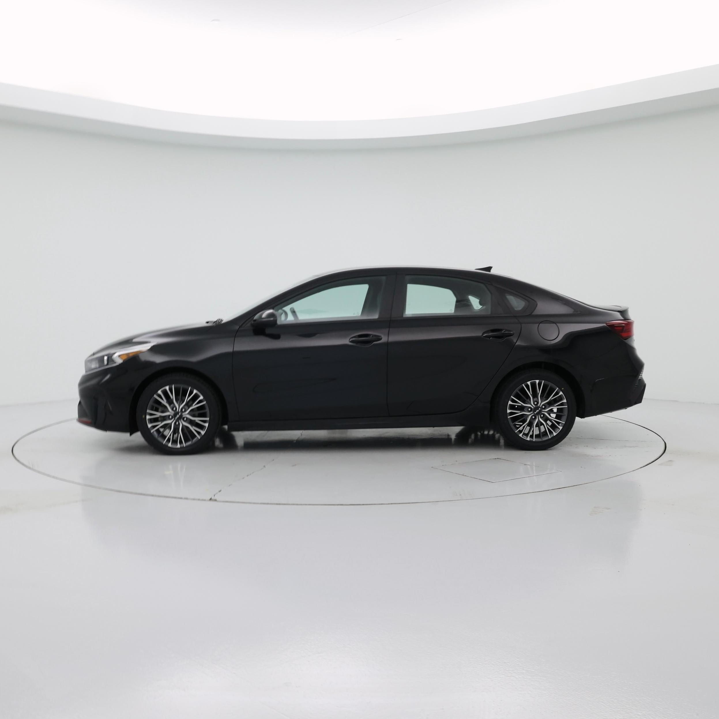 Thumbnail: 2023 Kia Forte - 3