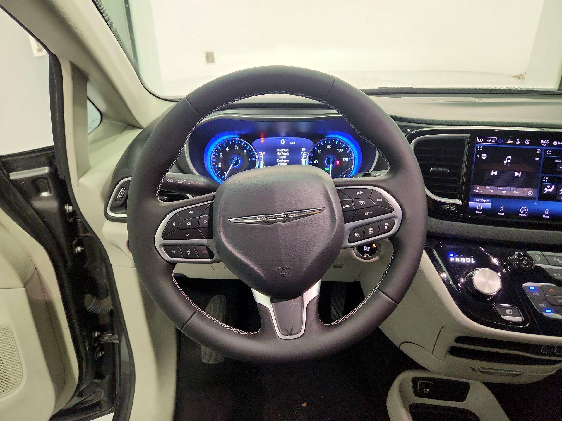 Thumbnail: 2023 Chrysler Pacifica - 10