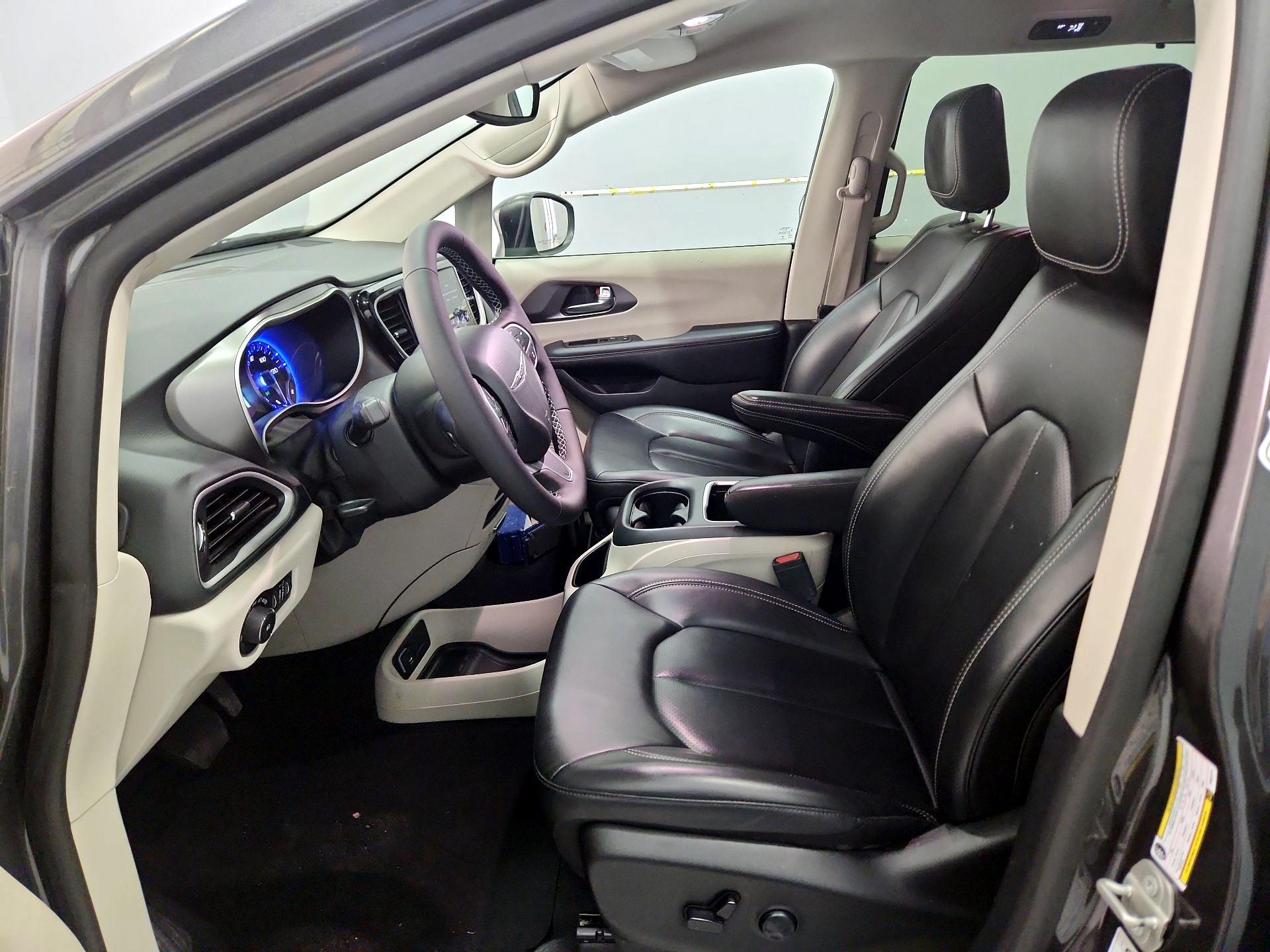 Thumbnail: 2023 Chrysler Pacifica - 11