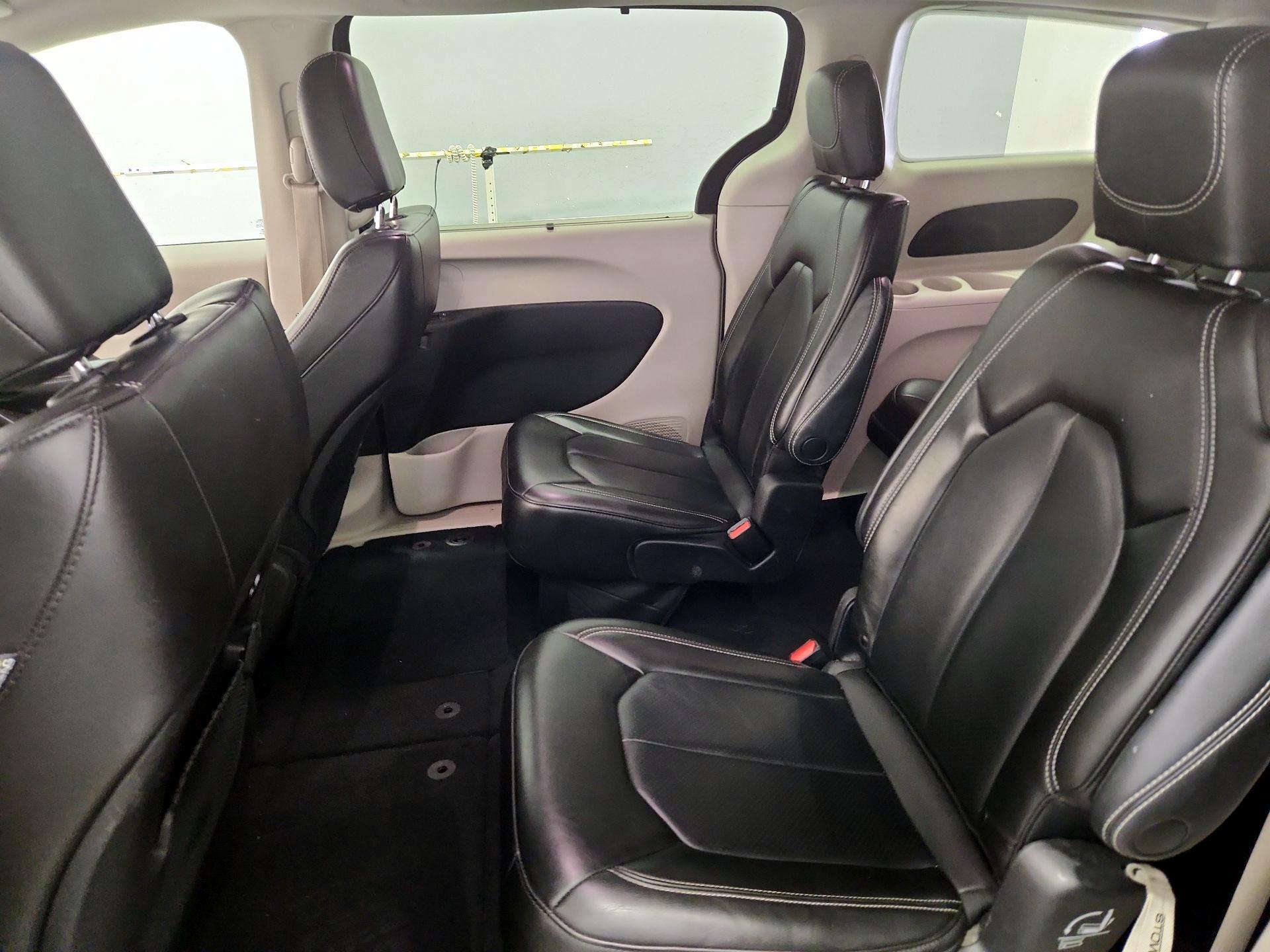 Thumbnail: 2023 Chrysler Pacifica - 19