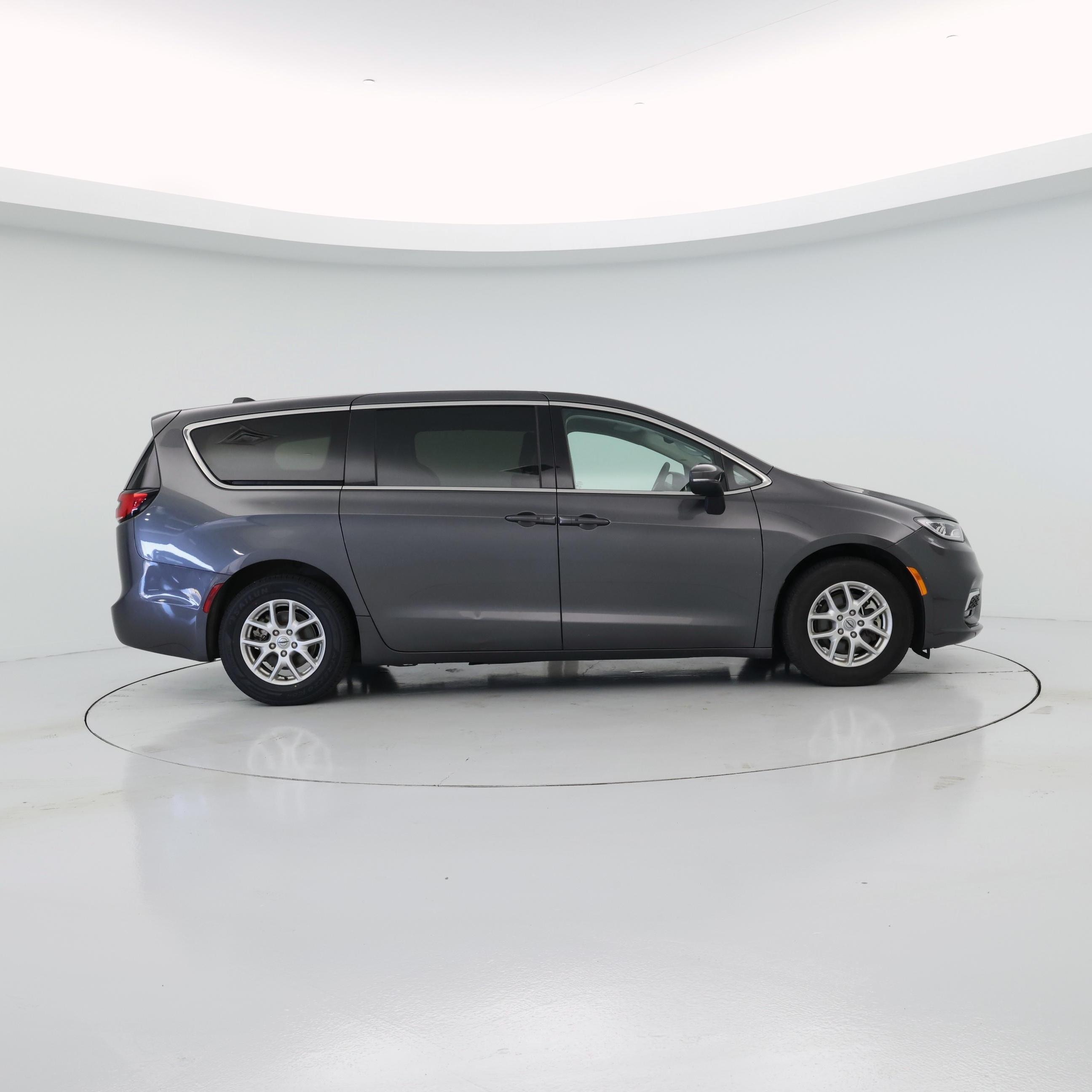 Thumbnail: 2023 Chrysler Pacifica - 7