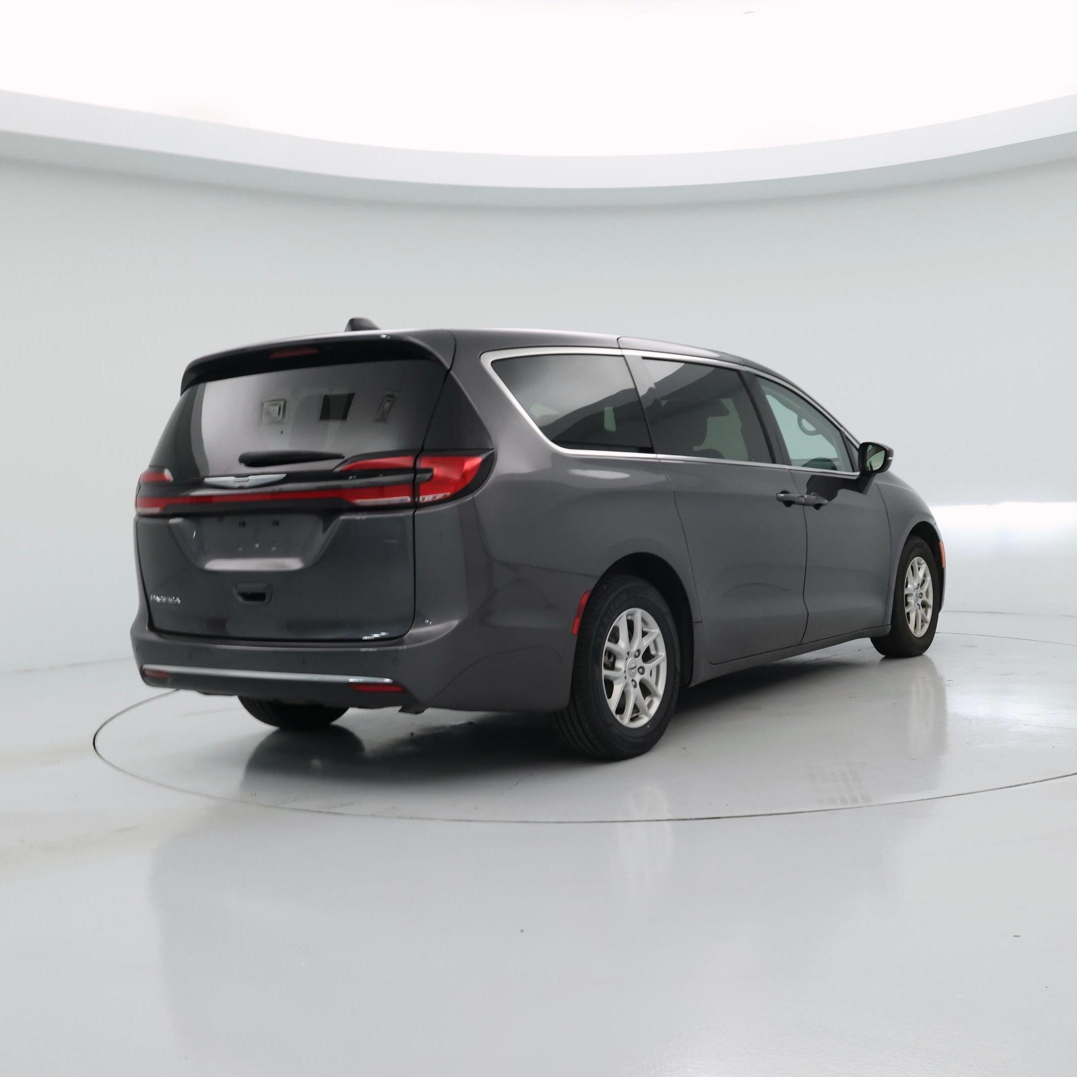 Thumbnail: 2023 Chrysler Pacifica - 8