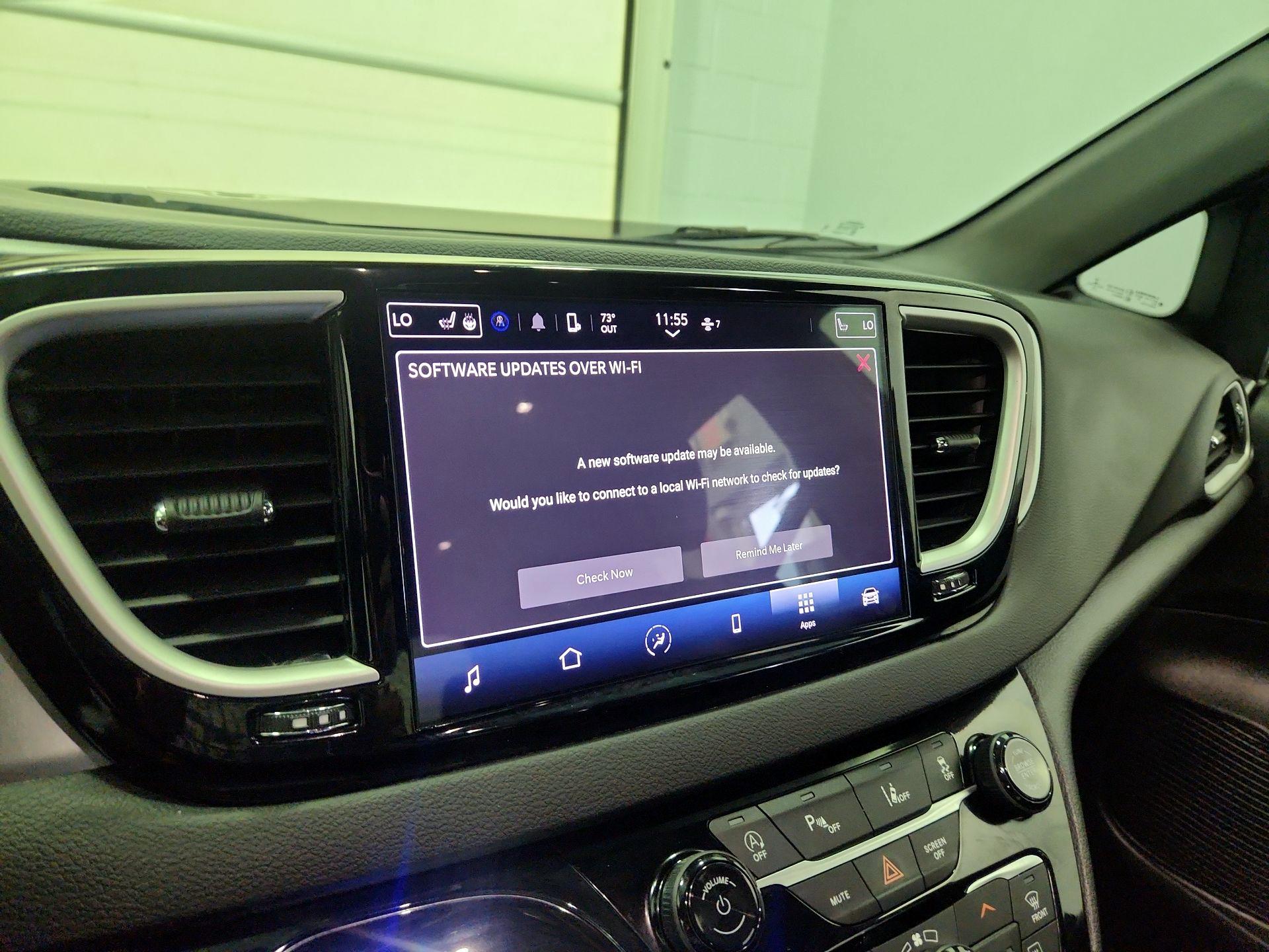 Thumbnail: 2023 Chrysler Pacifica - 15