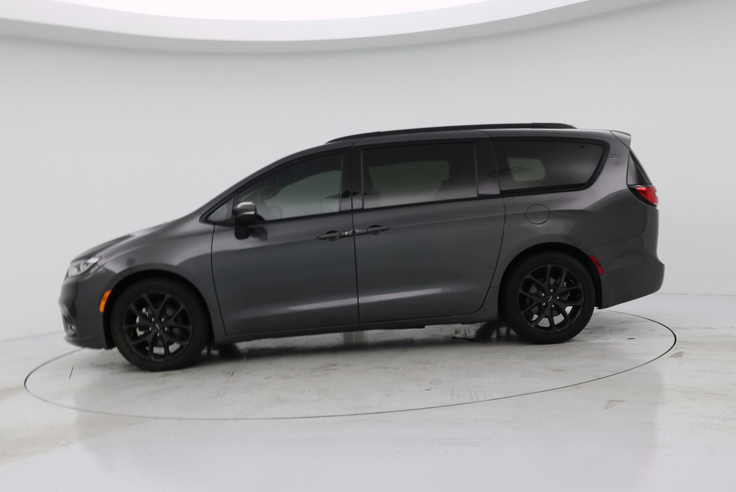 Thumbnail: 2023 Chrysler Pacifica - 3
