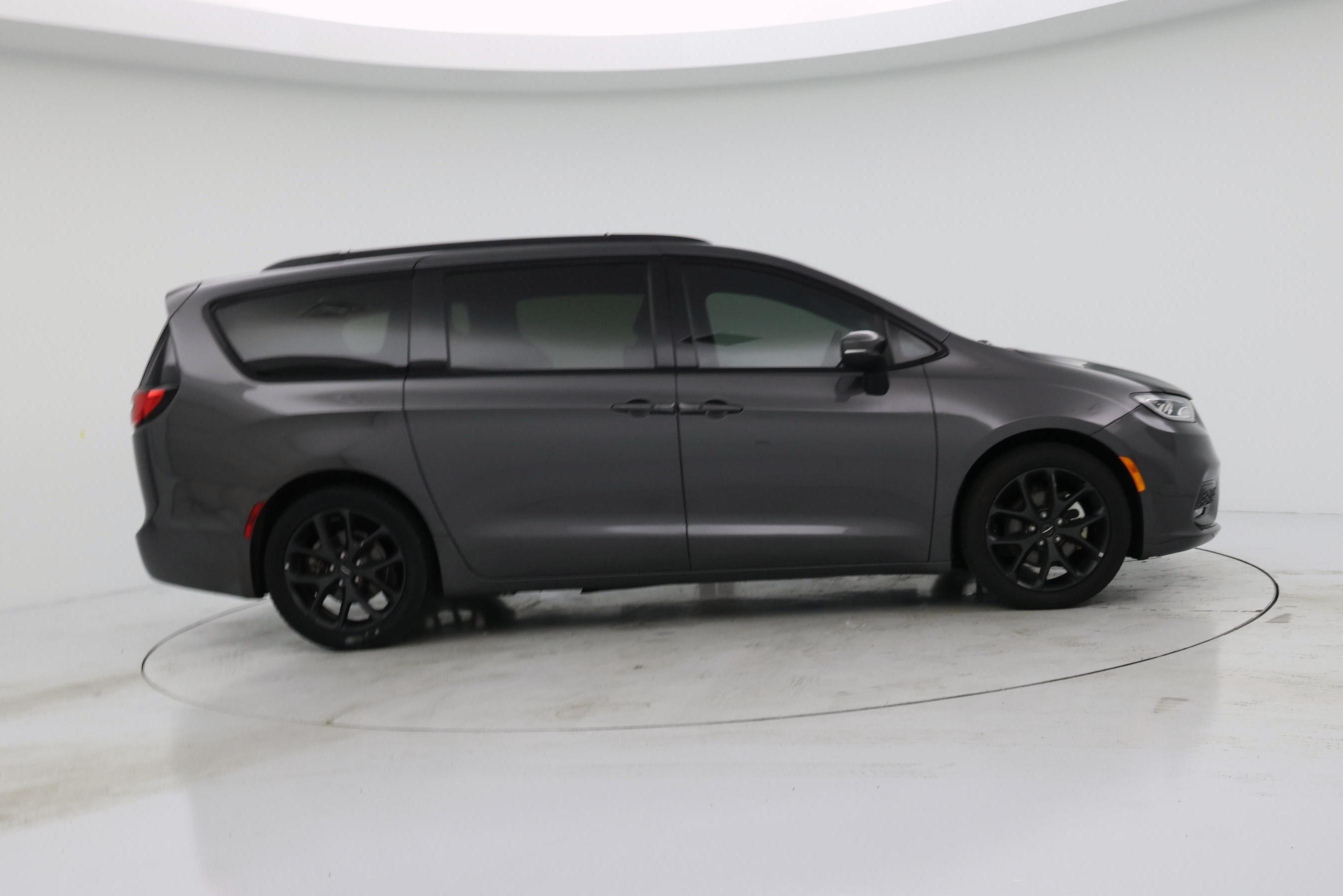 Thumbnail: 2023 Chrysler Pacifica - 7