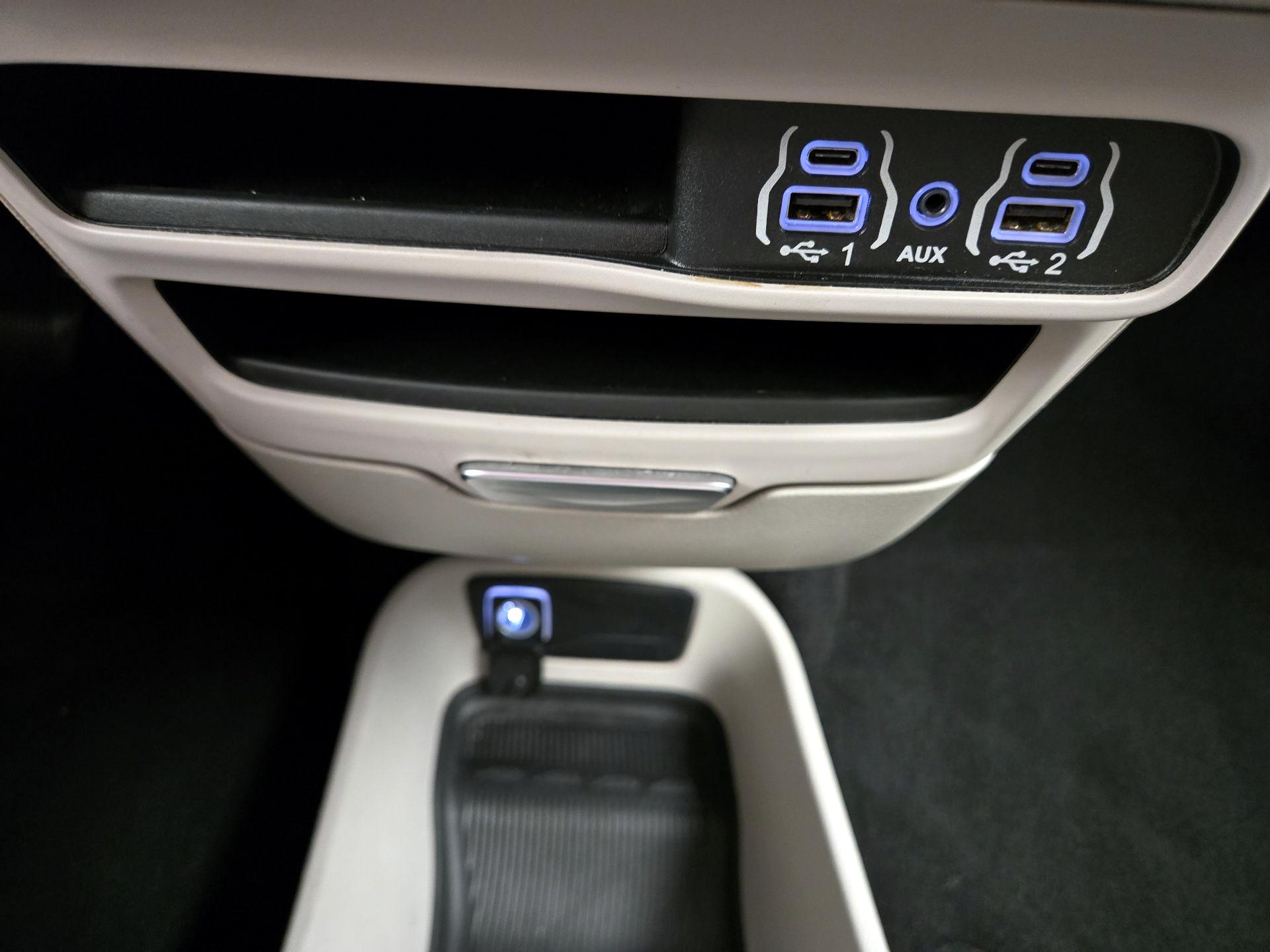 Thumbnail: 2023 Chrysler Pacifica - 18