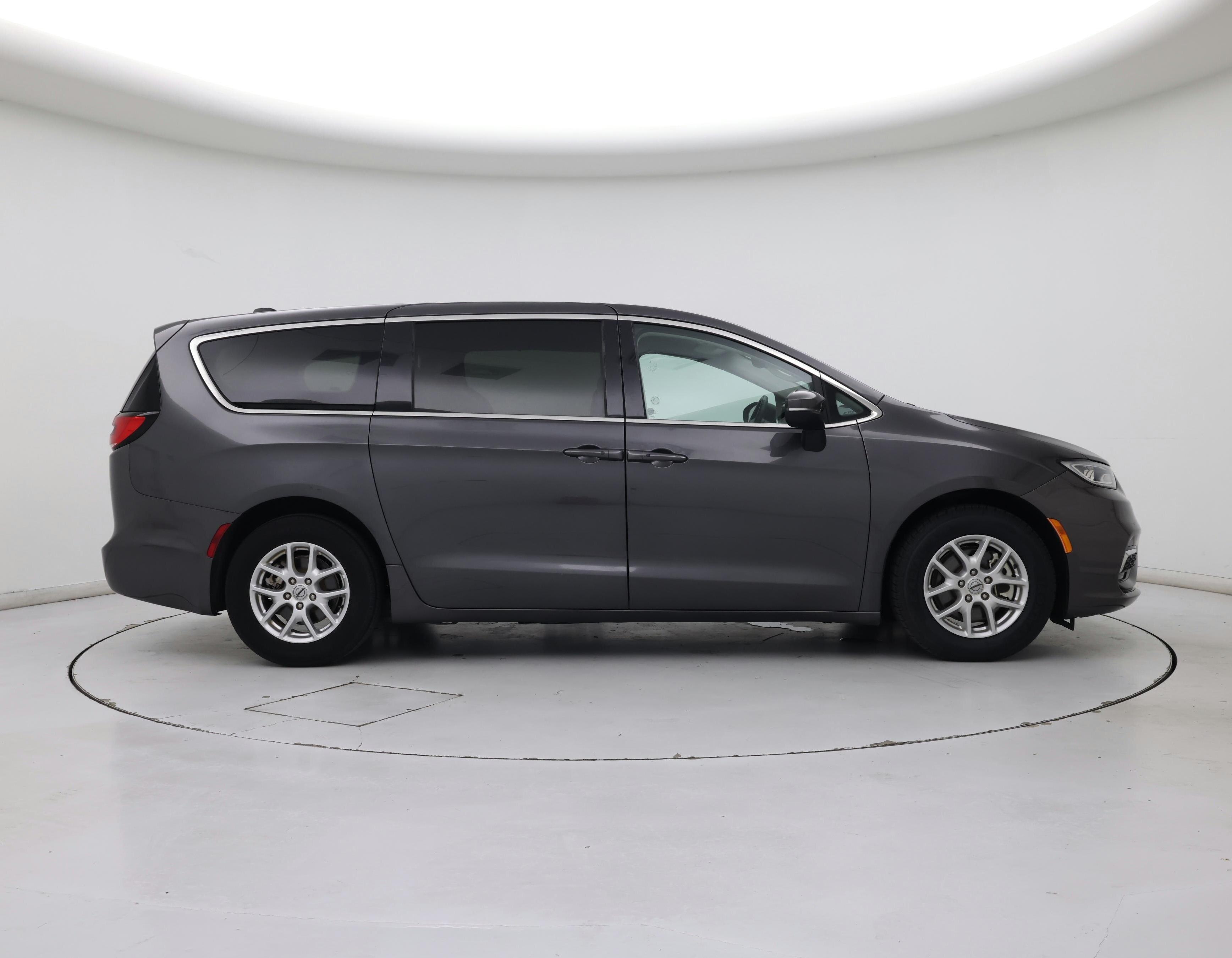 Thumbnail: 2023 Chrysler Pacifica - 7