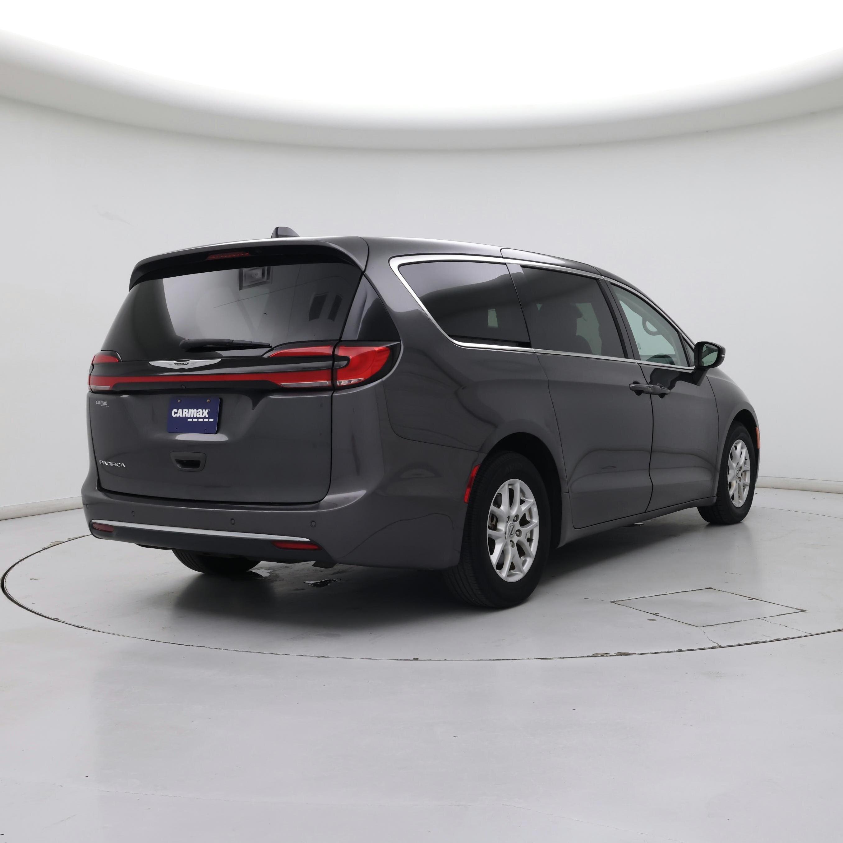 Thumbnail: 2023 Chrysler Pacifica - 8