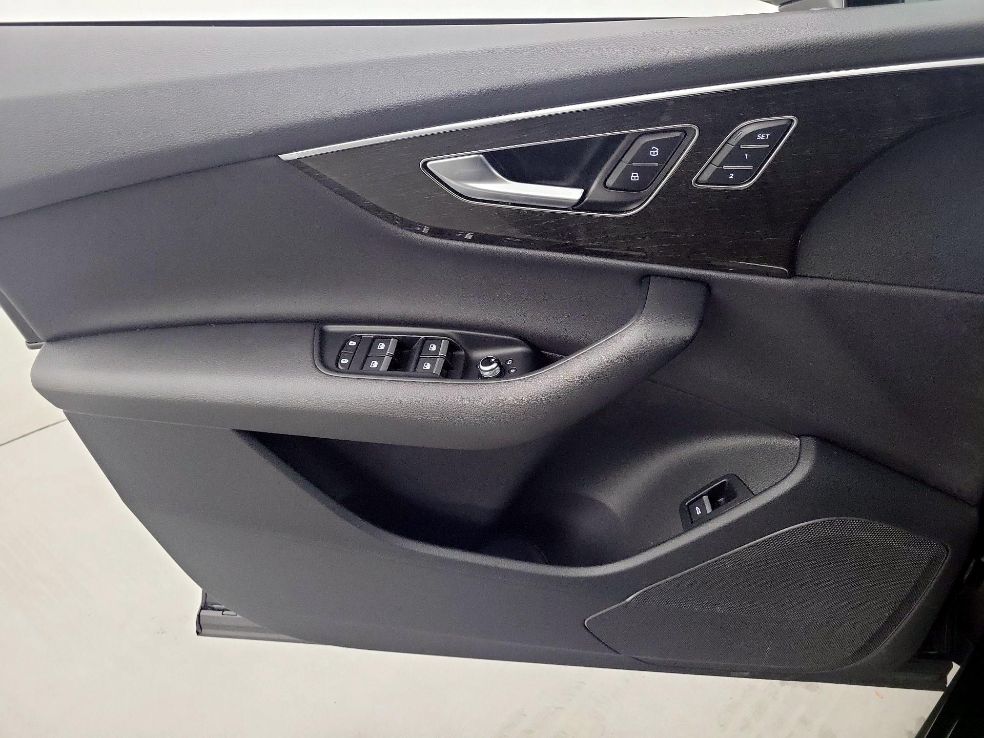 Thumbnail: 2023 Audi Q7 - 12