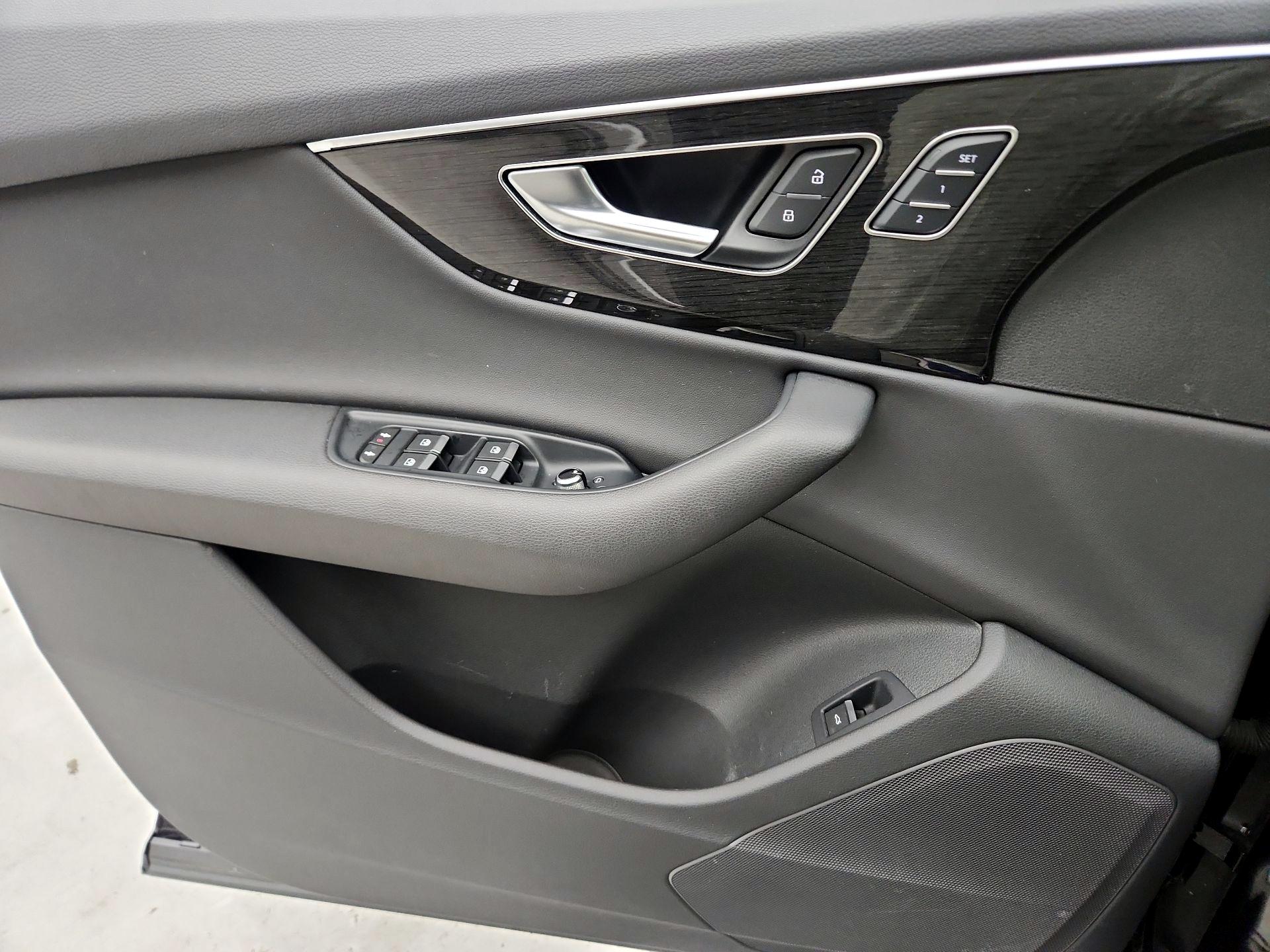 Thumbnail: 2020 Audi Q7 - 12