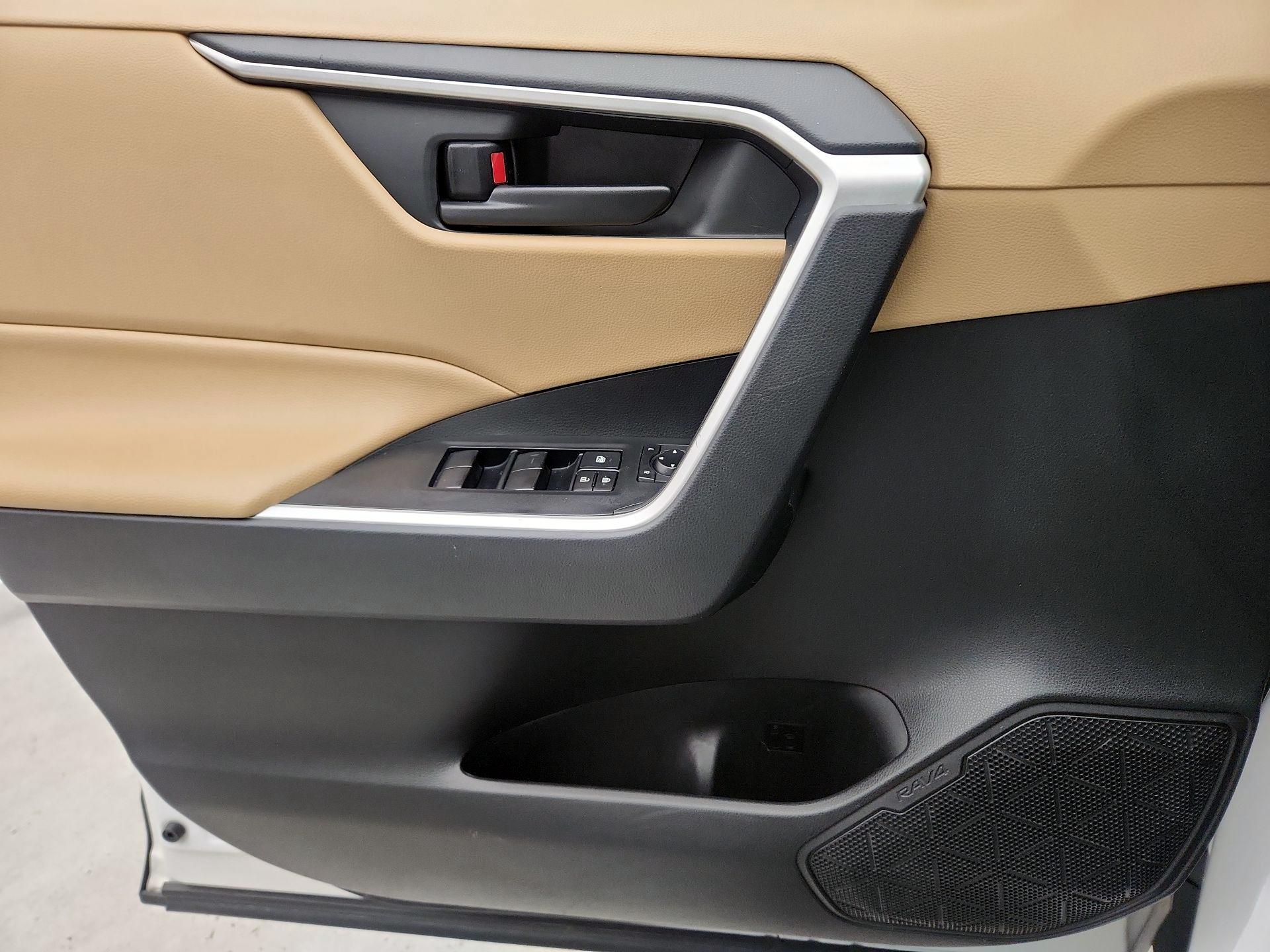 Thumbnail: 2020 Toyota RAV4 - 12