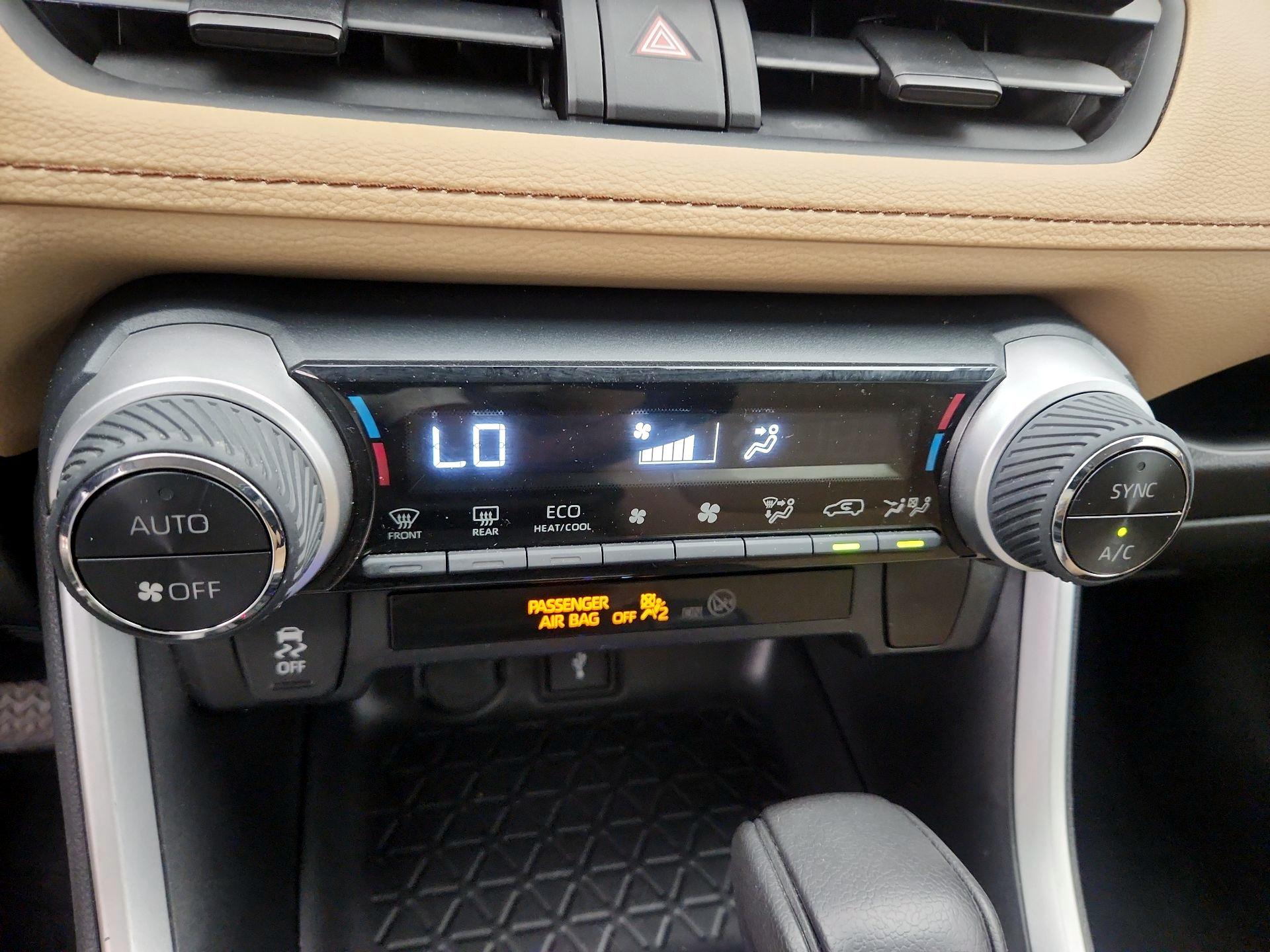 Thumbnail: 2020 Toyota RAV4 - 16
