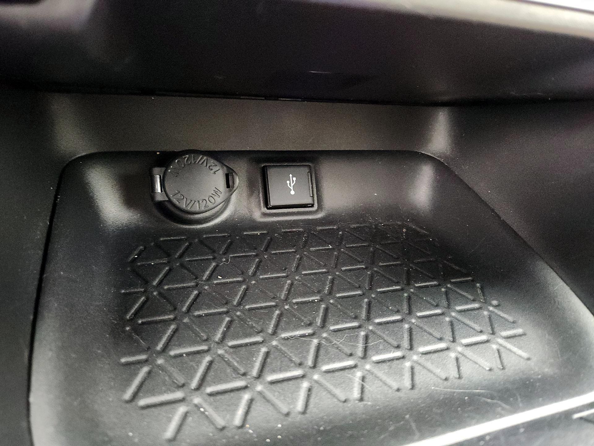 Thumbnail: 2020 Toyota RAV4 - 18