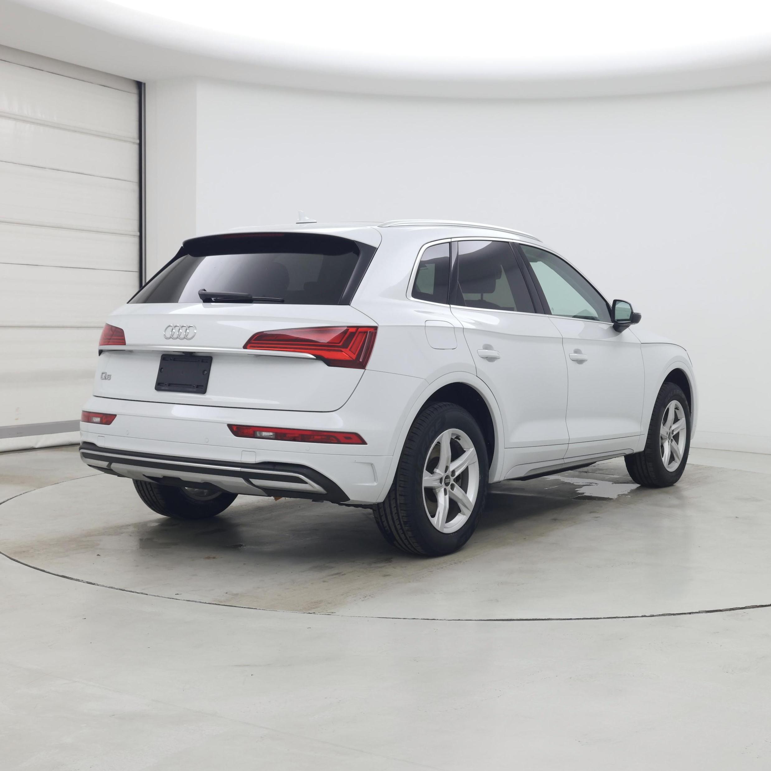 Thumbnail: 2023 Audi Q5 - 8