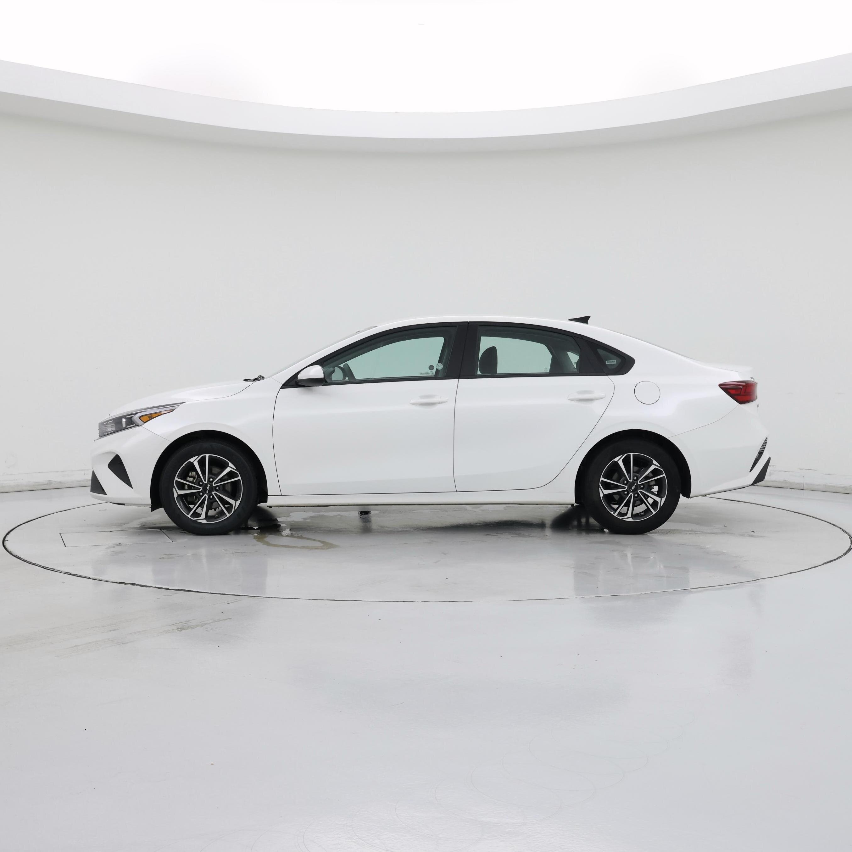 Thumbnail: 2024 Kia Forte - 3