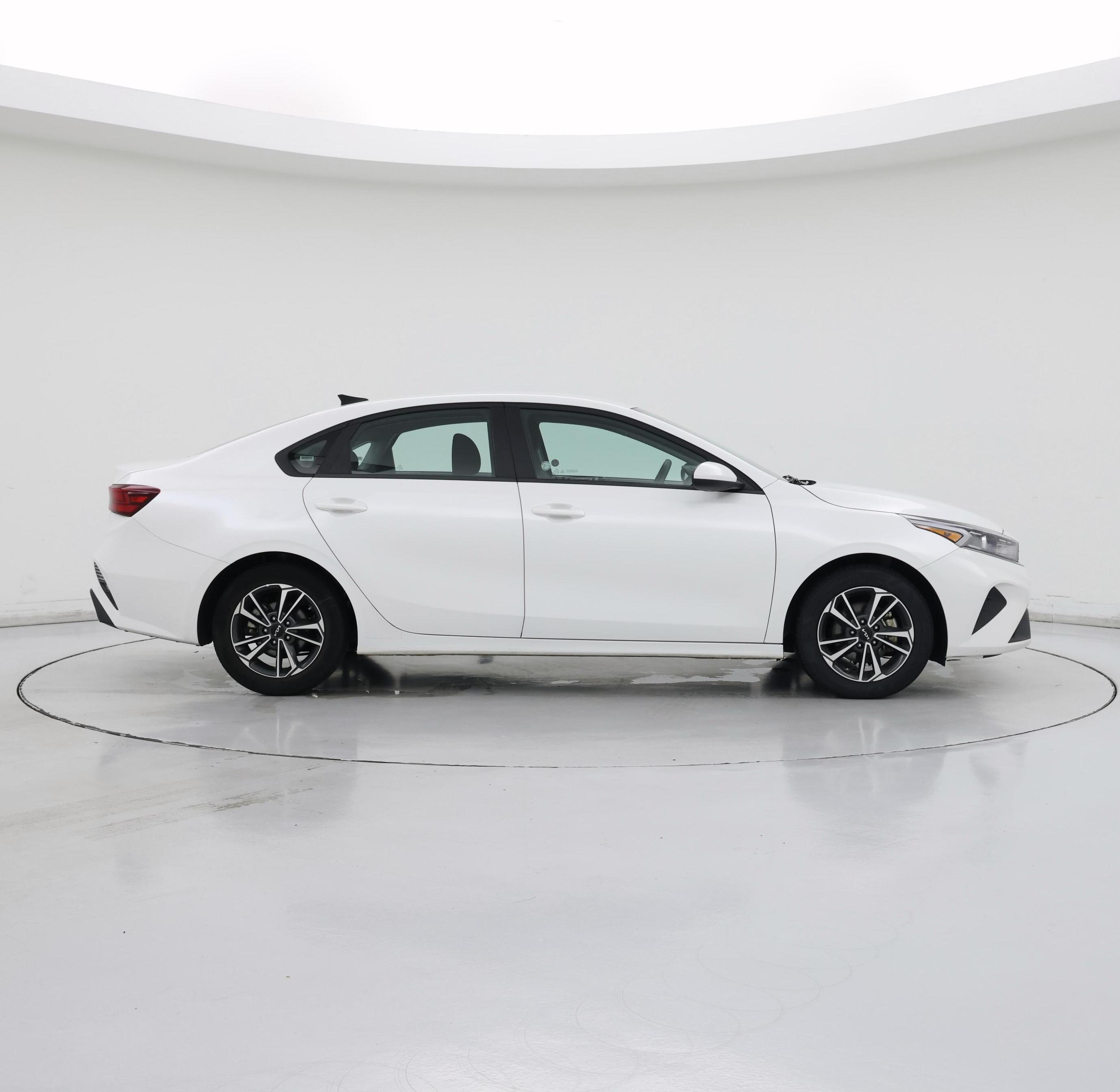 Thumbnail: 2024 Kia Forte - 7