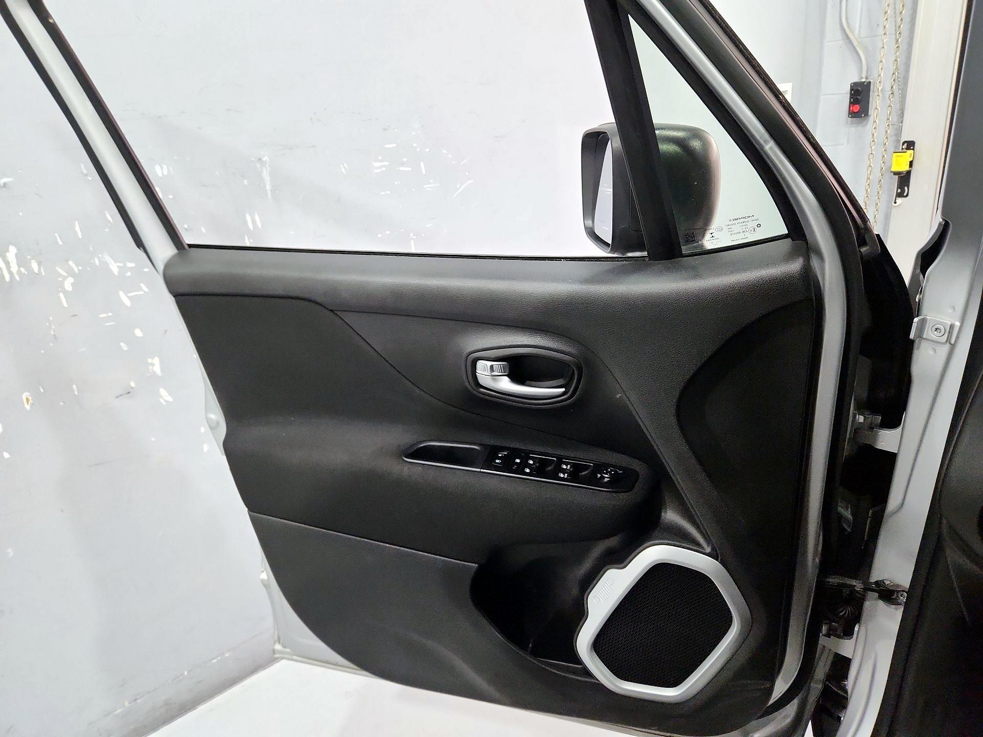 Thumbnail: 2021 Jeep Renegade - 12