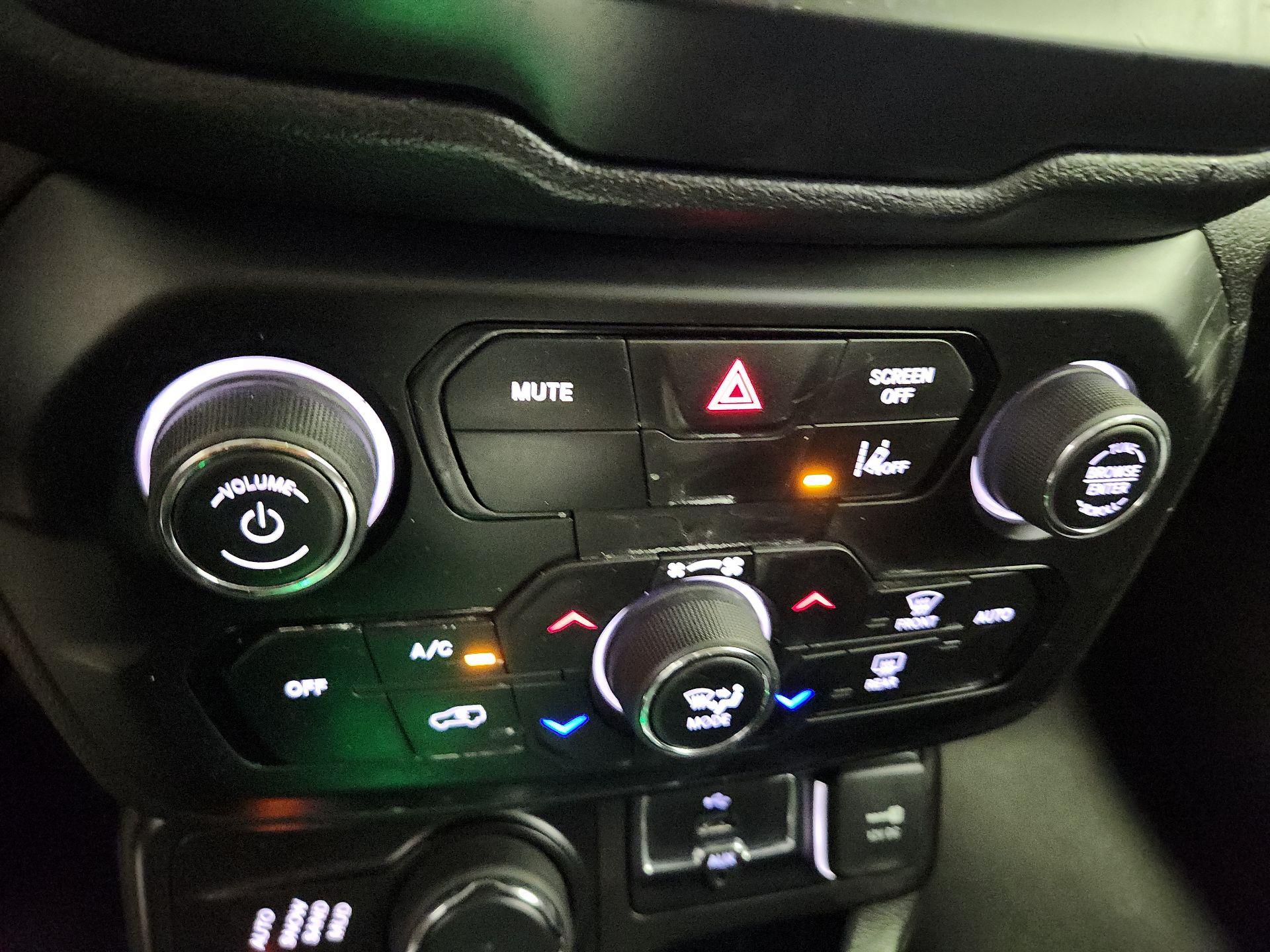 Thumbnail: 2021 Jeep Renegade - 16
