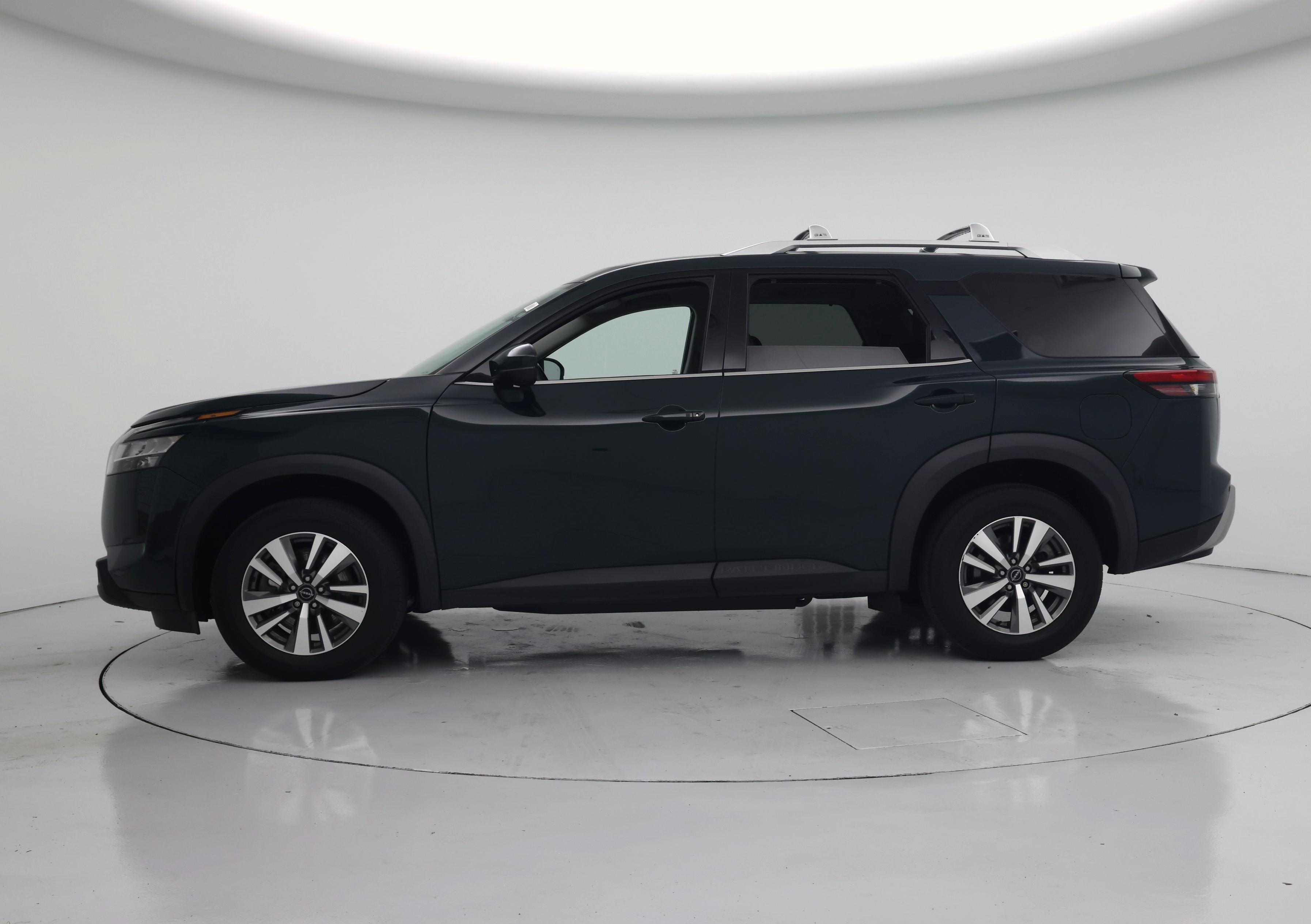 Thumbnail: 2023 Nissan Pathfinder - 3