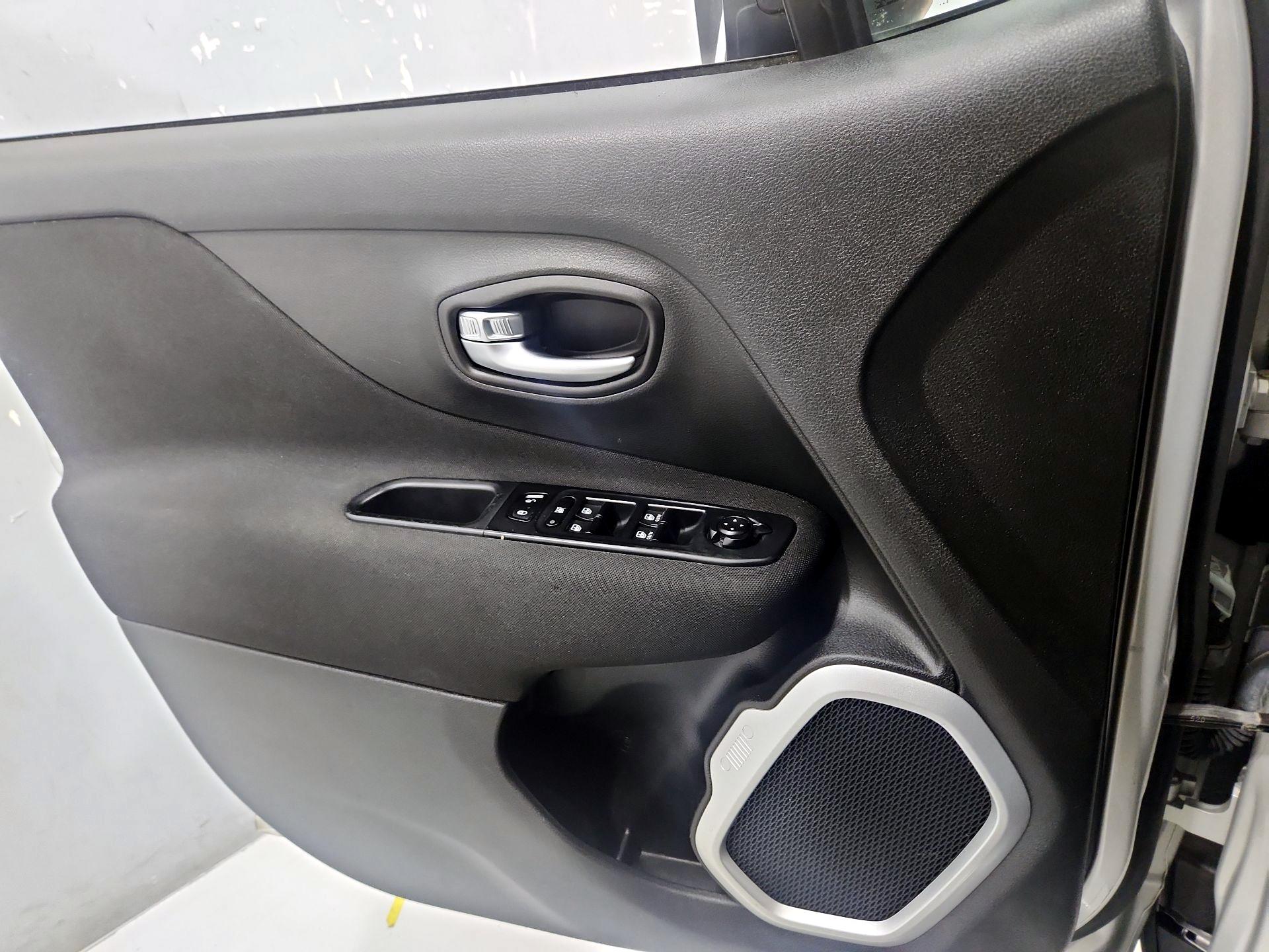 Thumbnail: 2021 Jeep Renegade - 12
