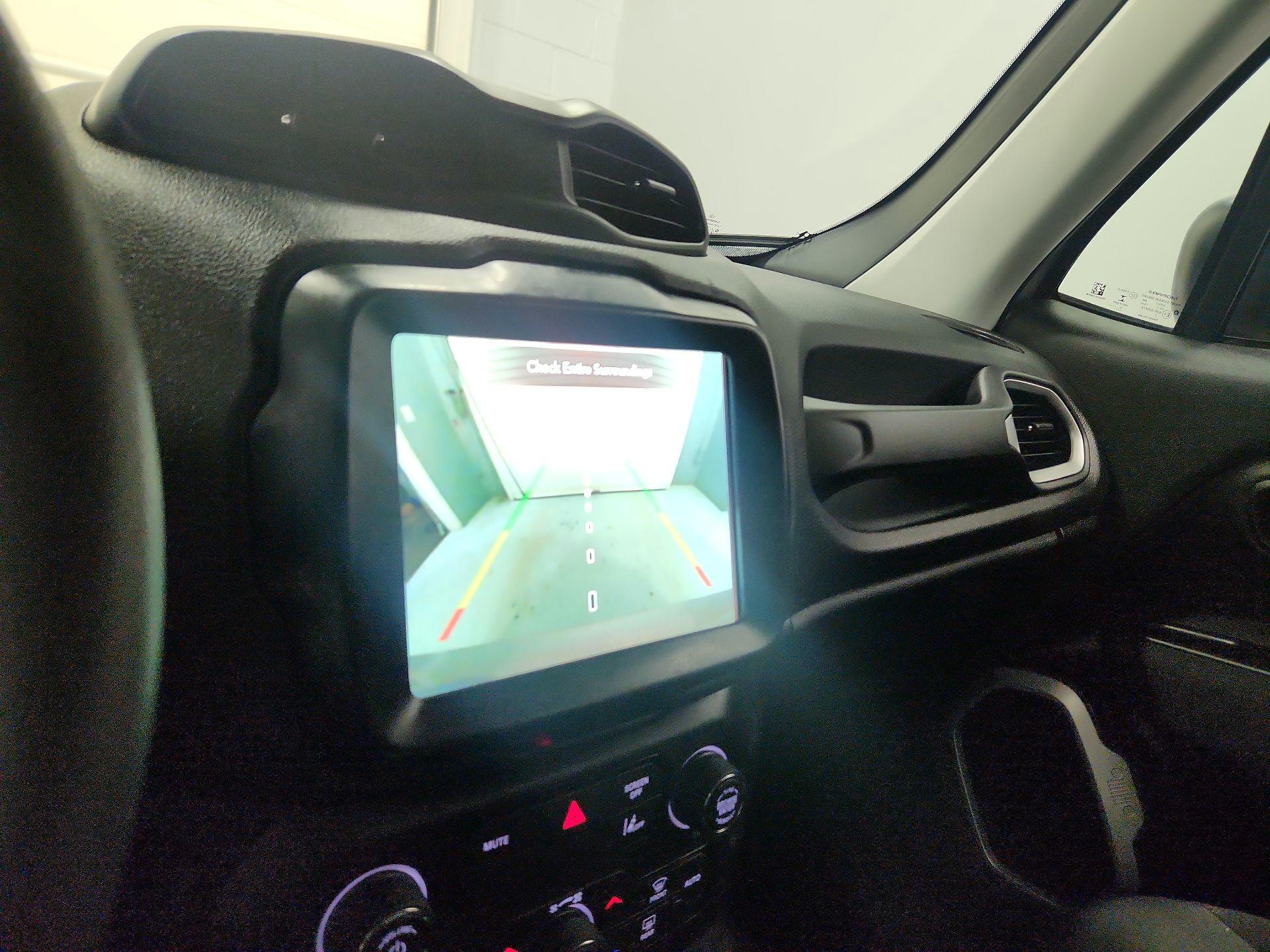 Thumbnail: 2021 Jeep Renegade - 14