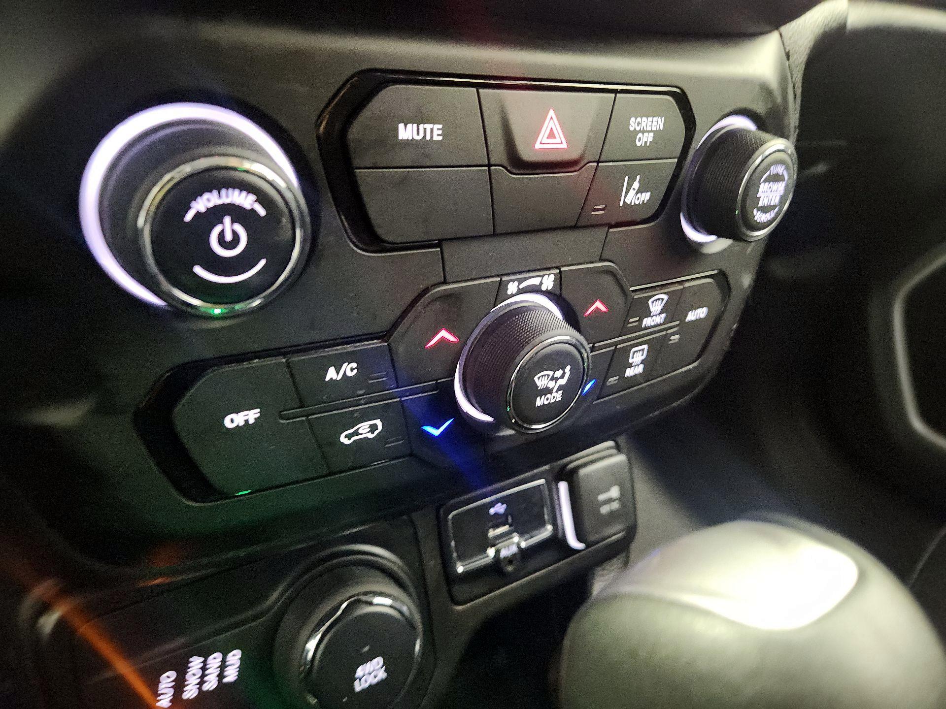 Thumbnail: 2021 Jeep Renegade - 16