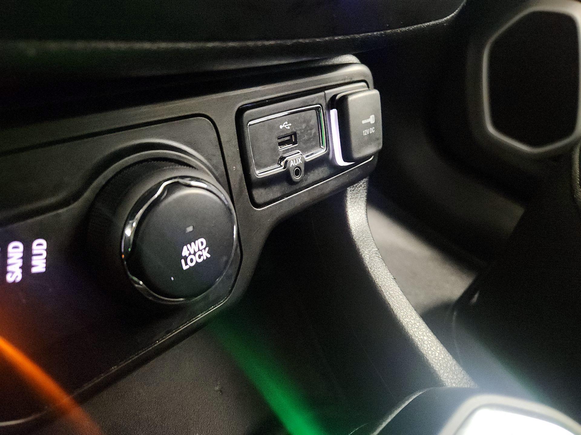 Thumbnail: 2021 Jeep Renegade - 18