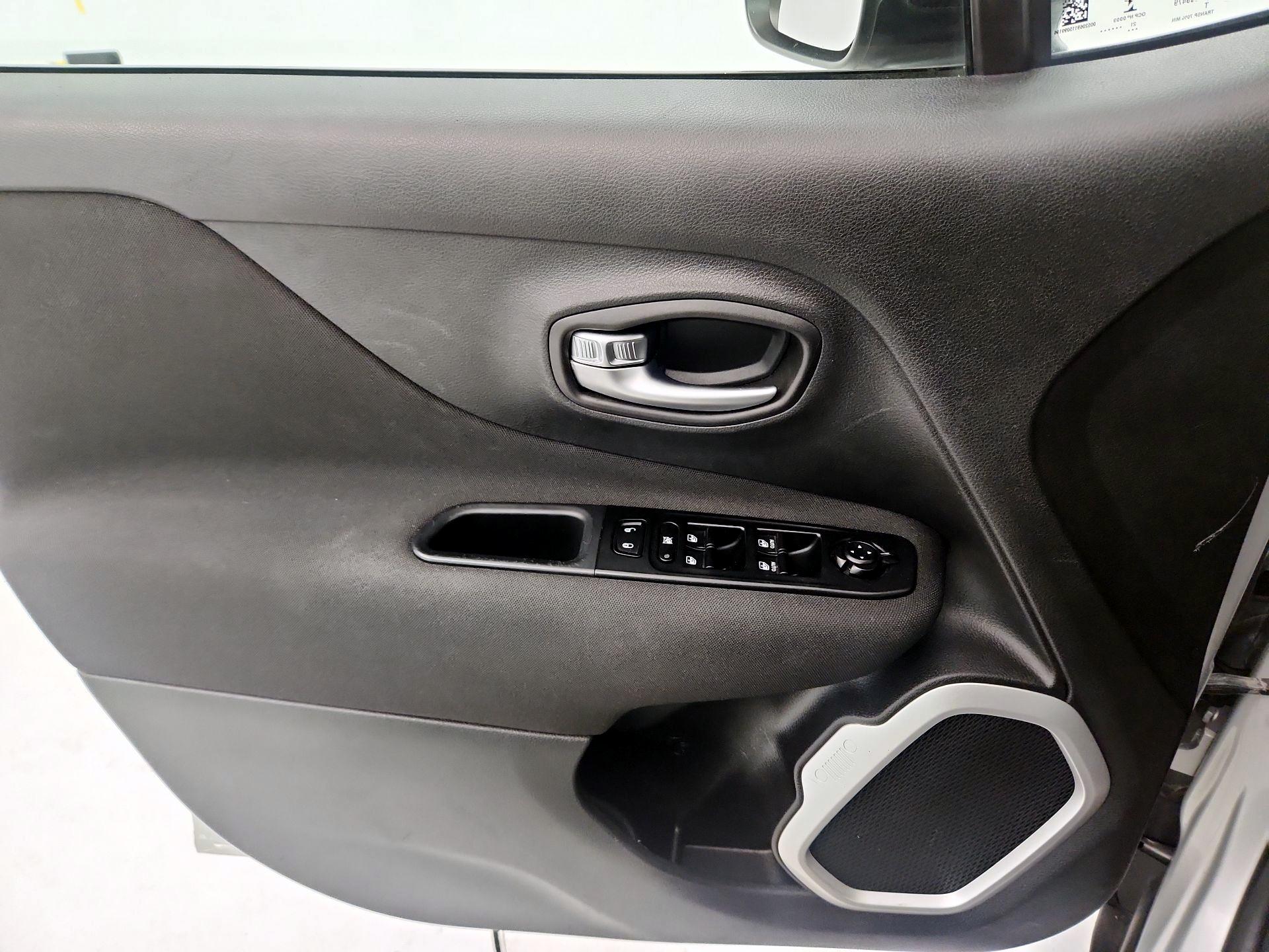 Thumbnail: 2021 Jeep Renegade - 10