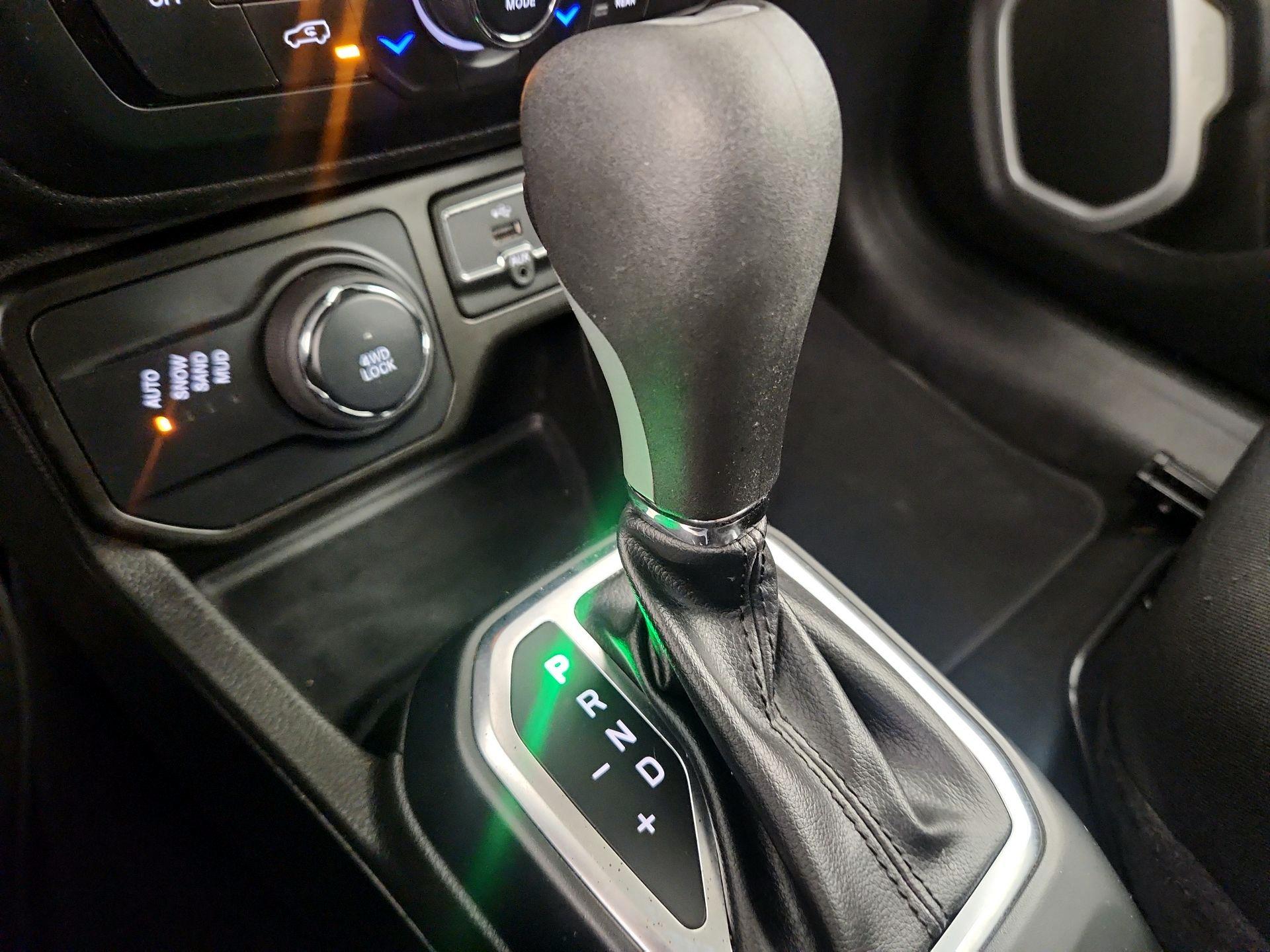 Thumbnail: 2021 Jeep Renegade - 15
