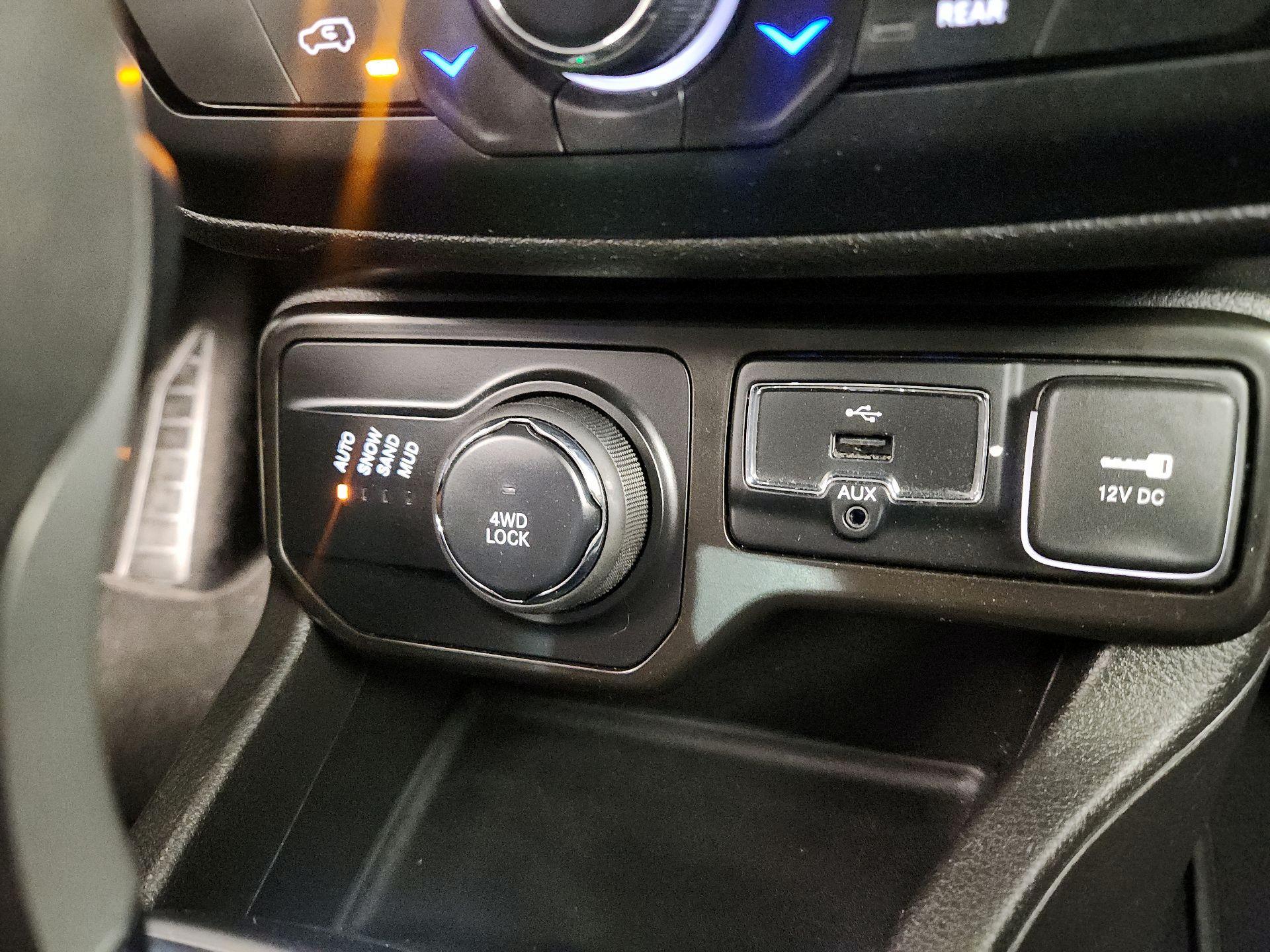 Thumbnail: 2021 Jeep Renegade - 16