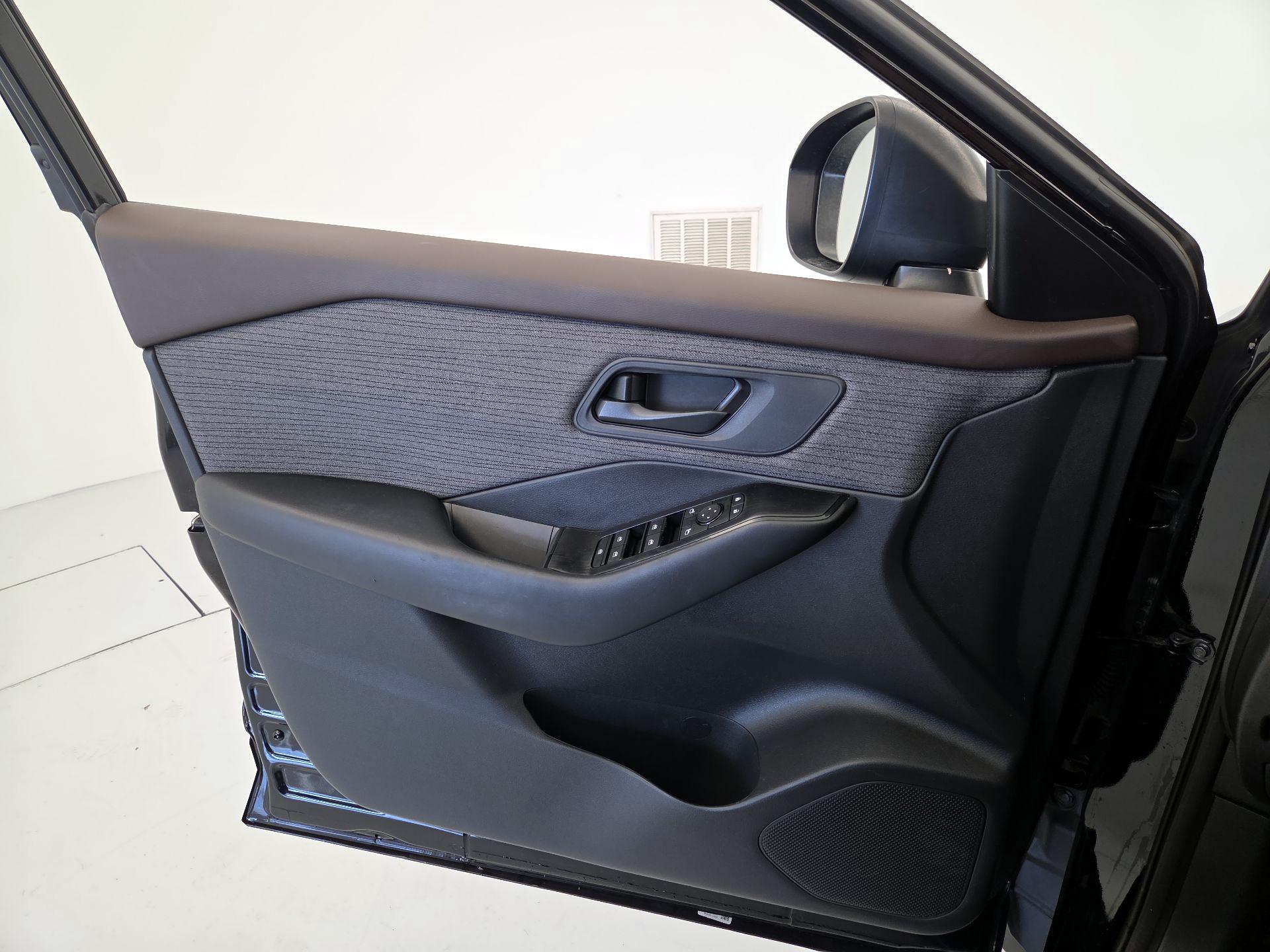 Thumbnail: 2023 Nissan Rogue - 12