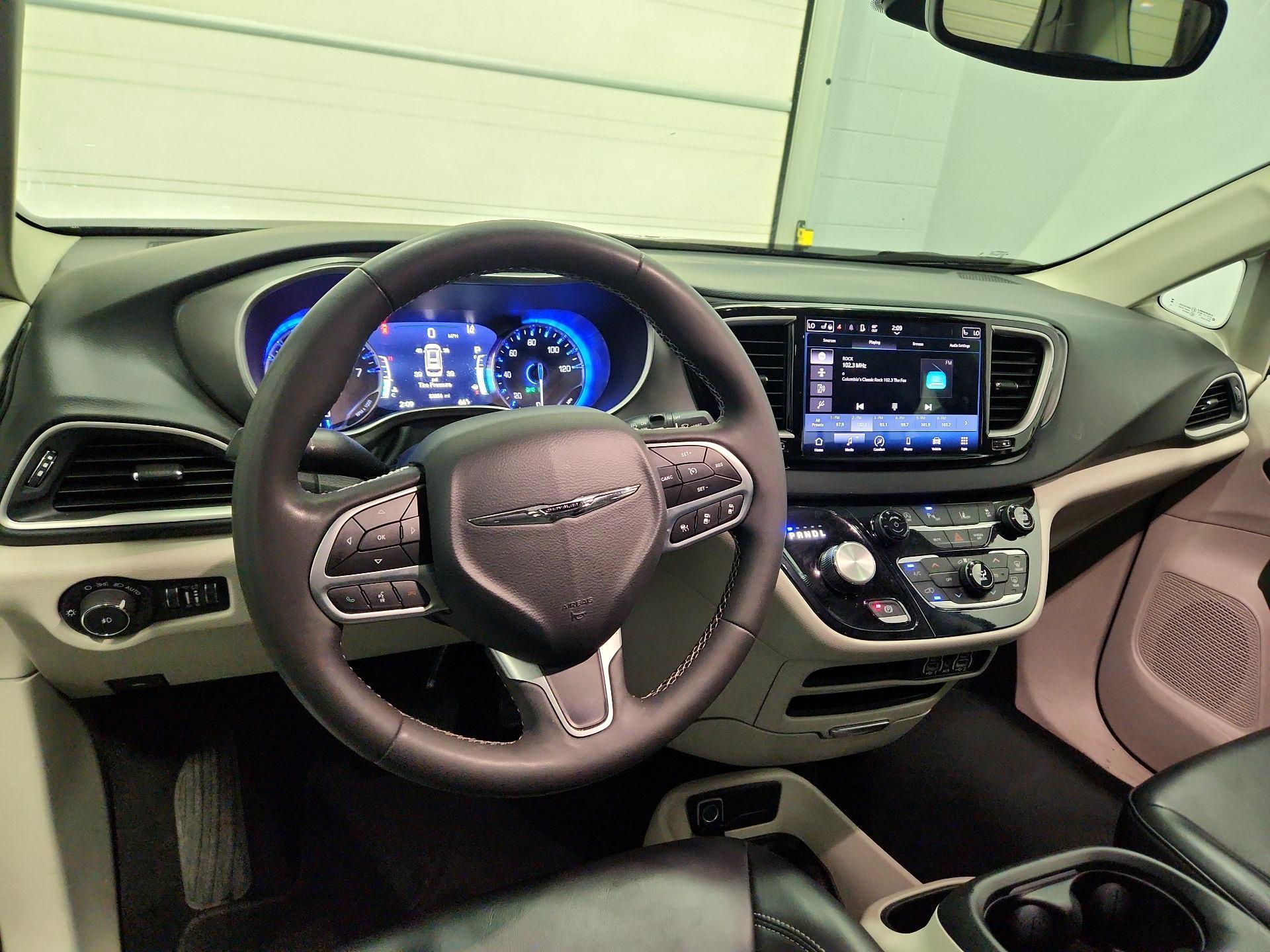 Thumbnail: 2023 Chrysler Pacifica - 9