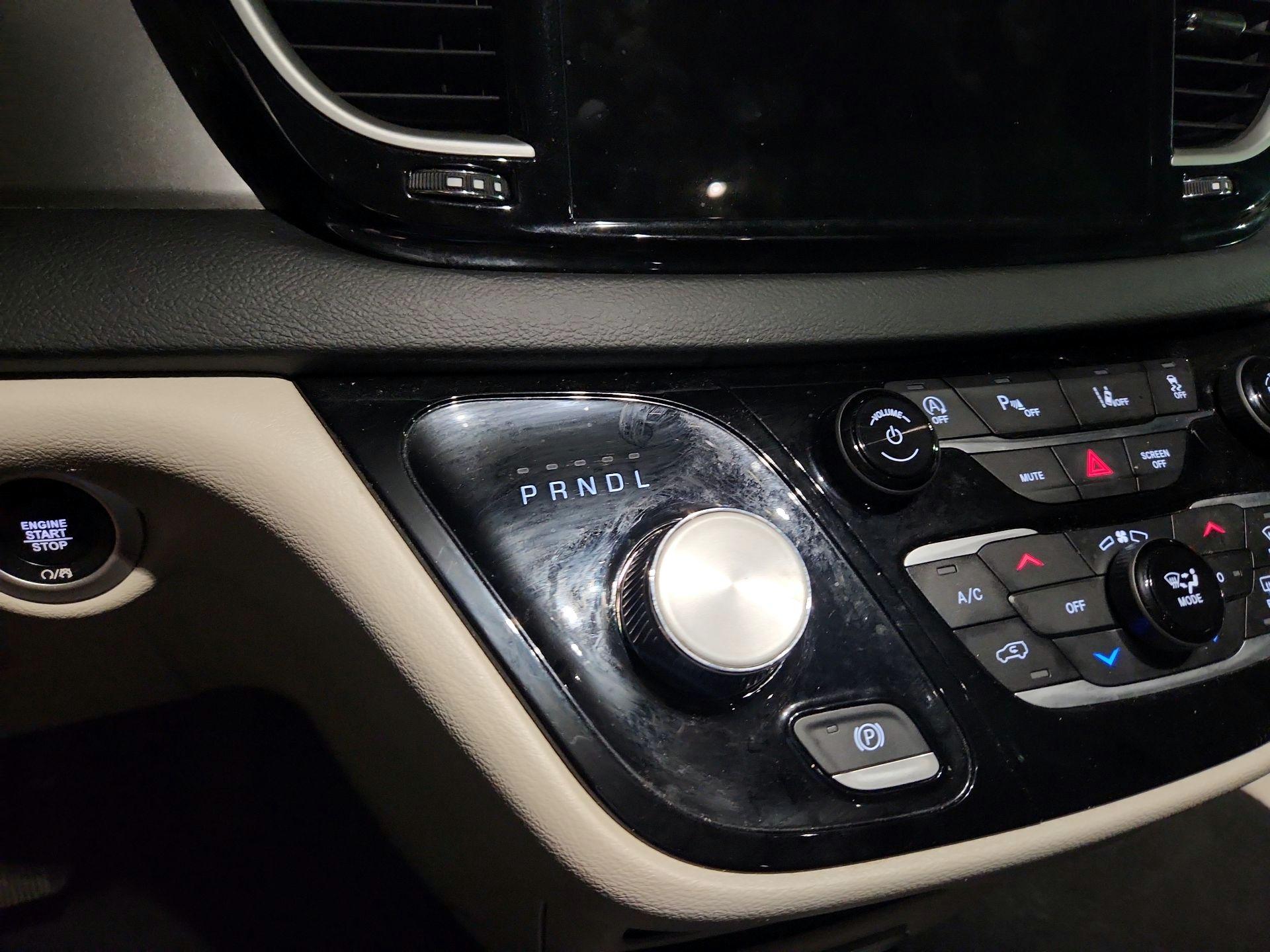 Thumbnail: 2023 Chrysler Pacifica - 17