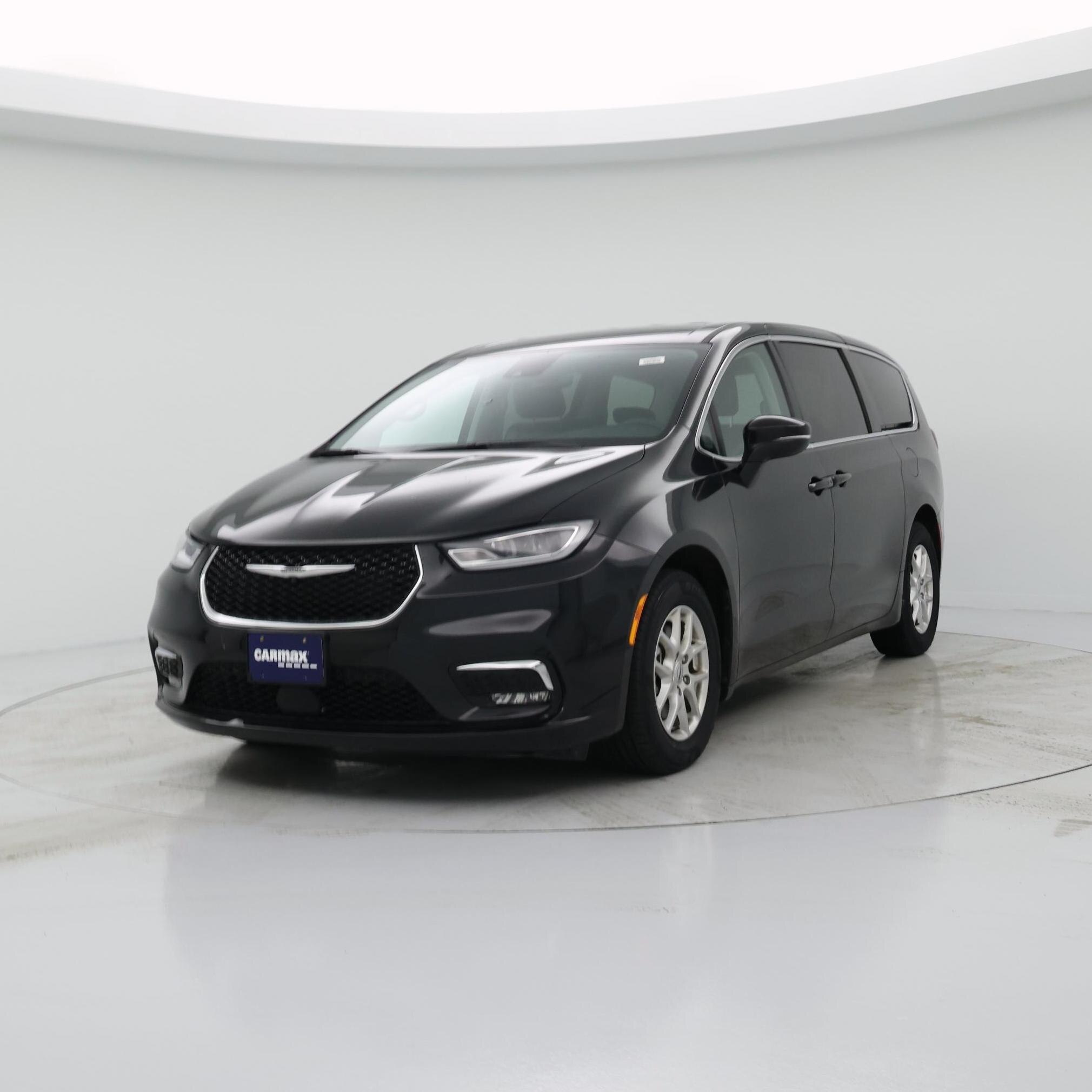 Thumbnail: 2023 Chrysler Pacifica - 4