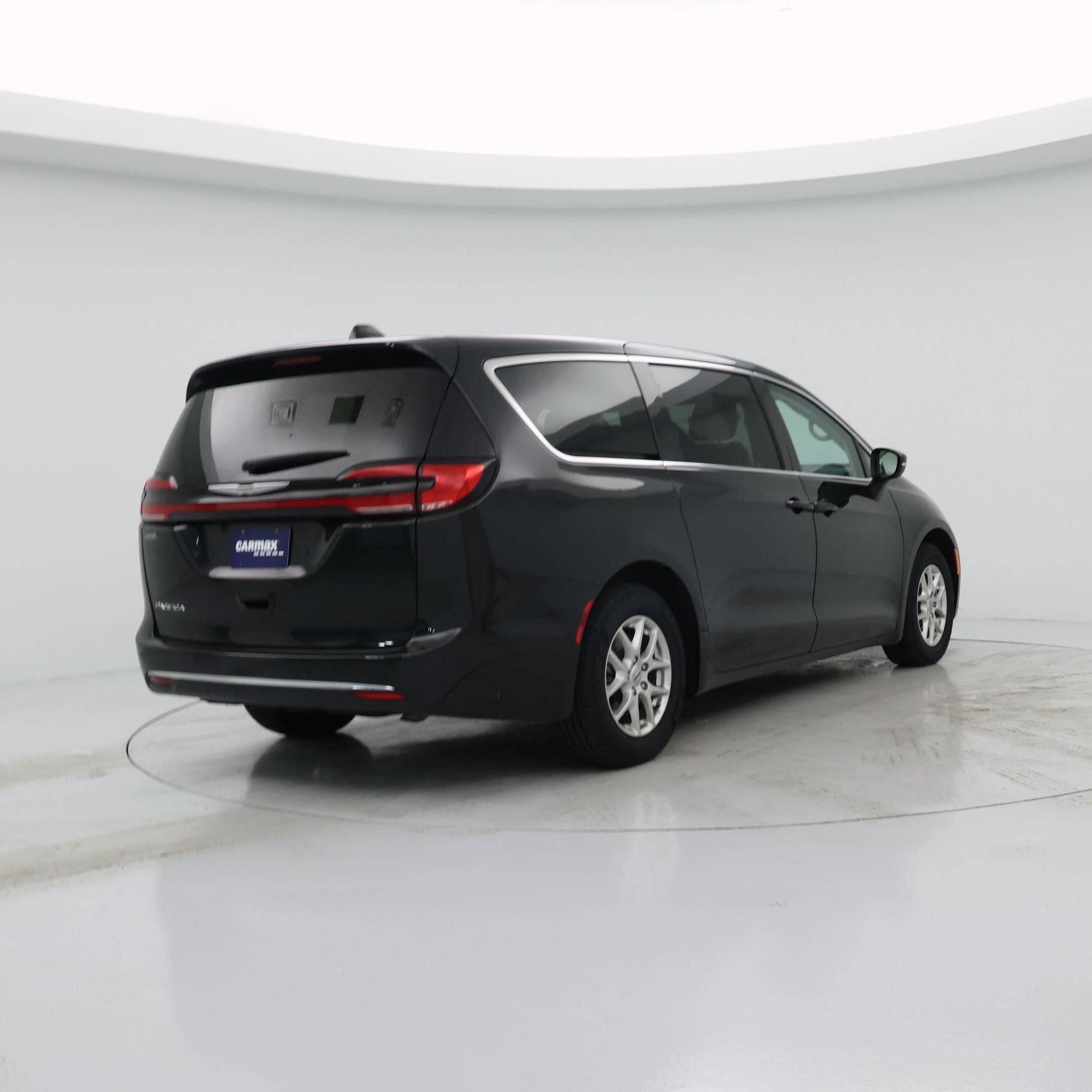 Thumbnail: 2023 Chrysler Pacifica - 8